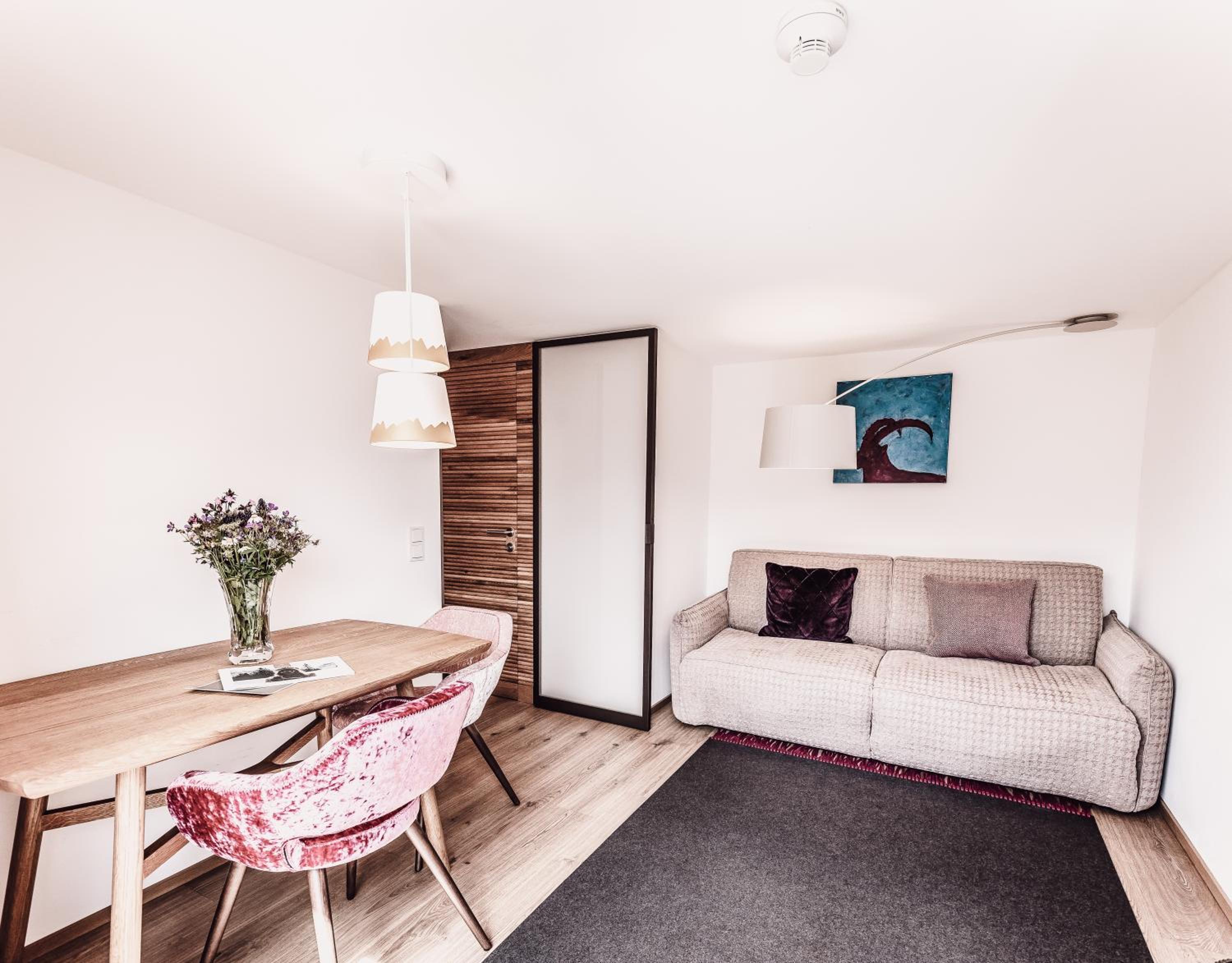 Suite - Photo 1