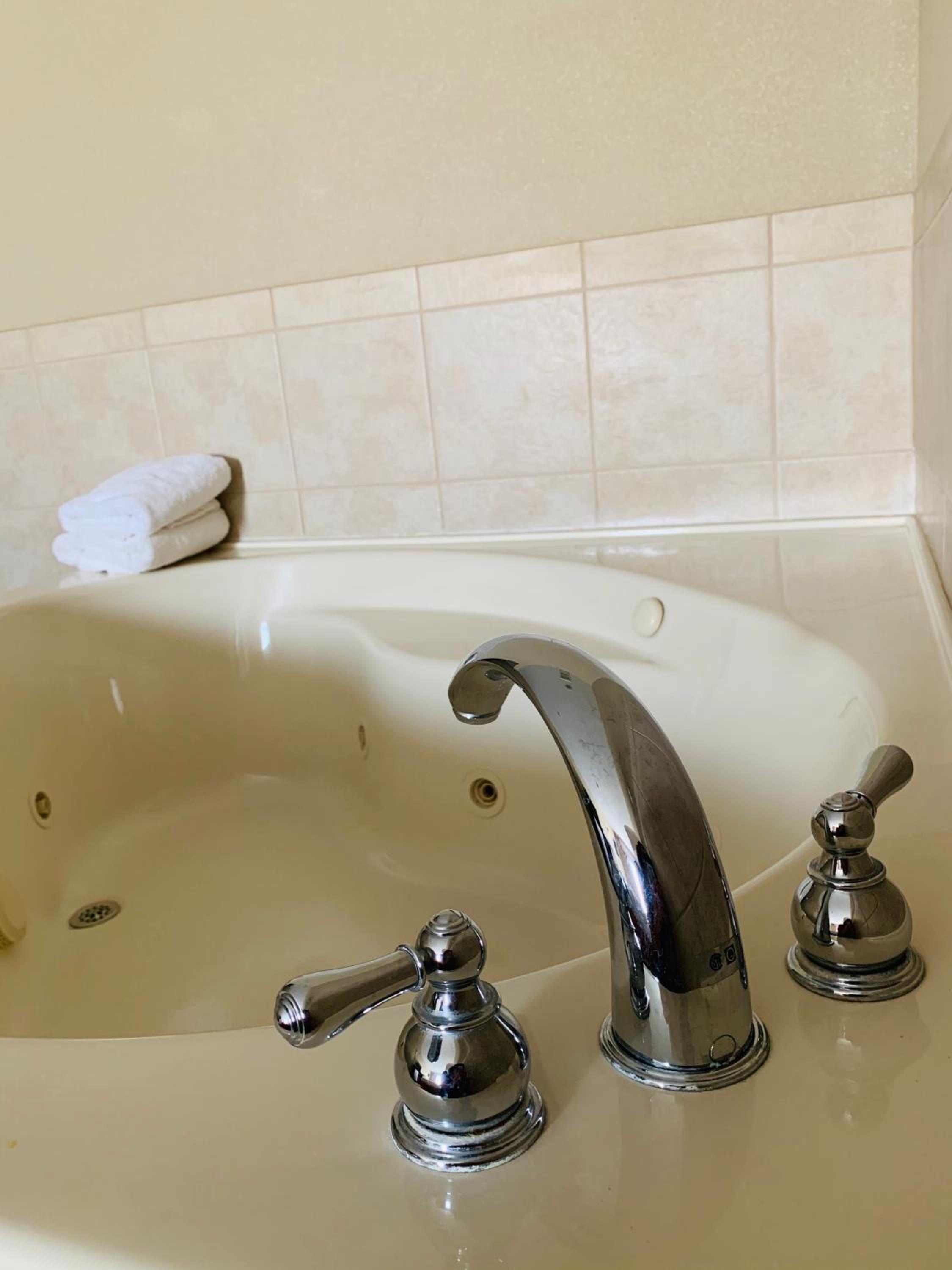 King Suite with Whirlpool - Photo 9