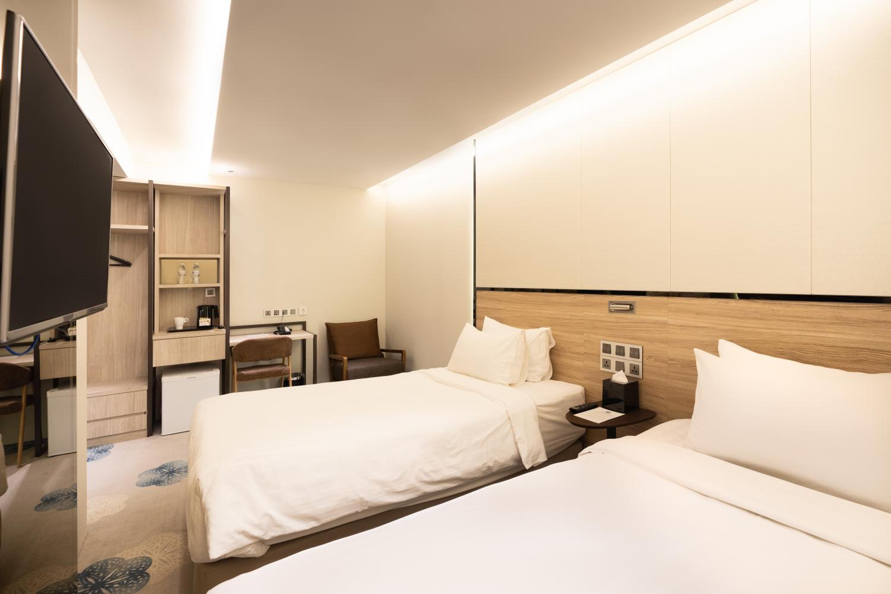 Superior Twin room - without windows photo 3