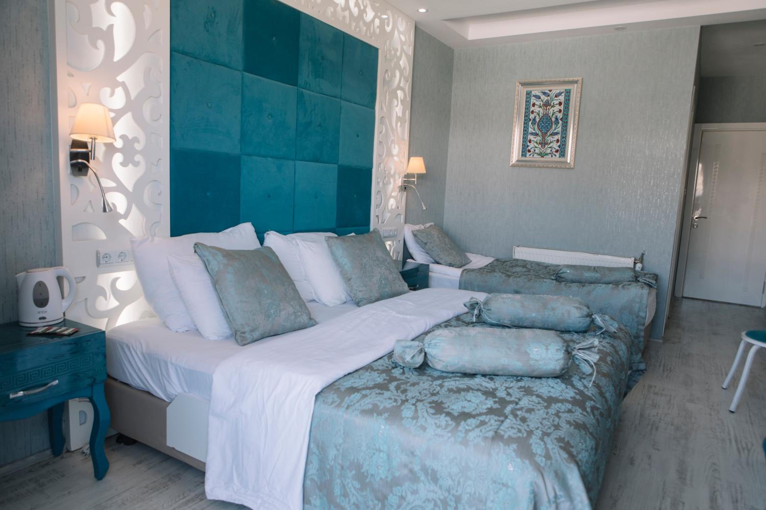 Comfort Triple Room with Travertine View photo 3