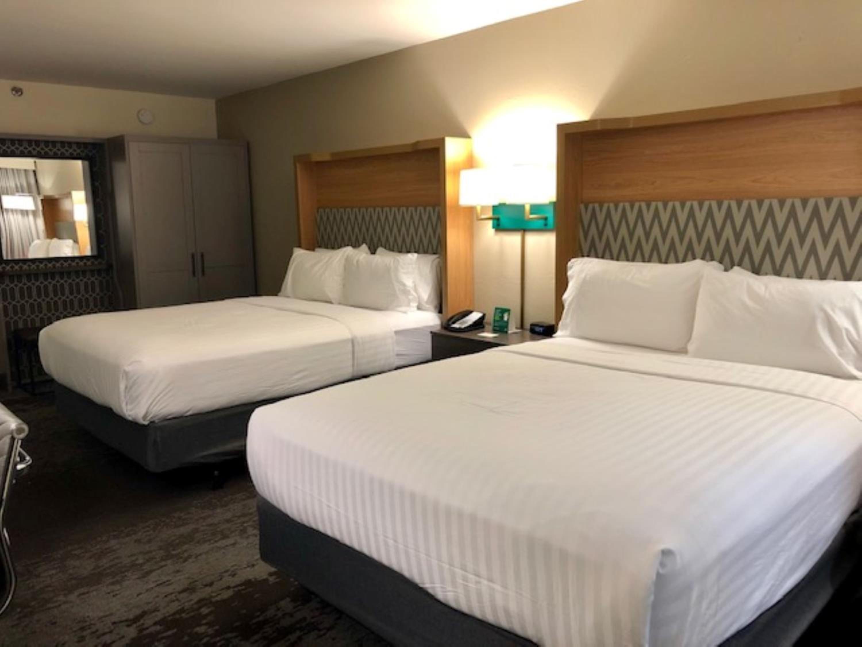 Premium Queen Room with Two Queen Beds - Photo 2