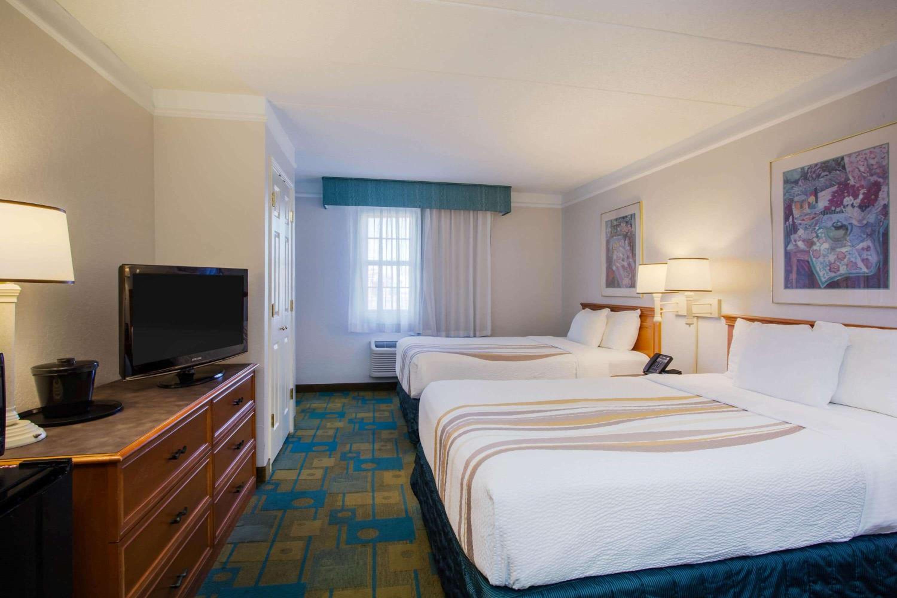Deluxe Room with Two Double Beds - Photo 1