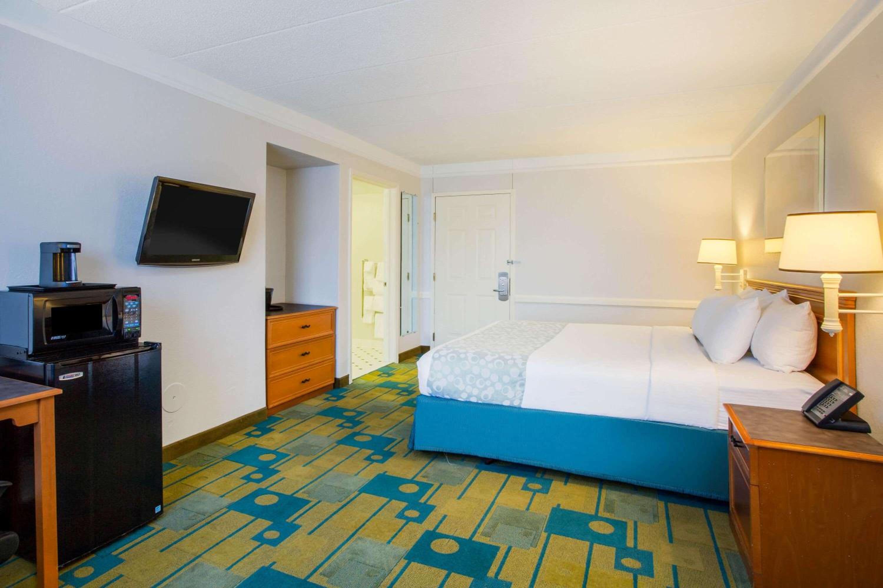 Deluxe King Room - Photo 3