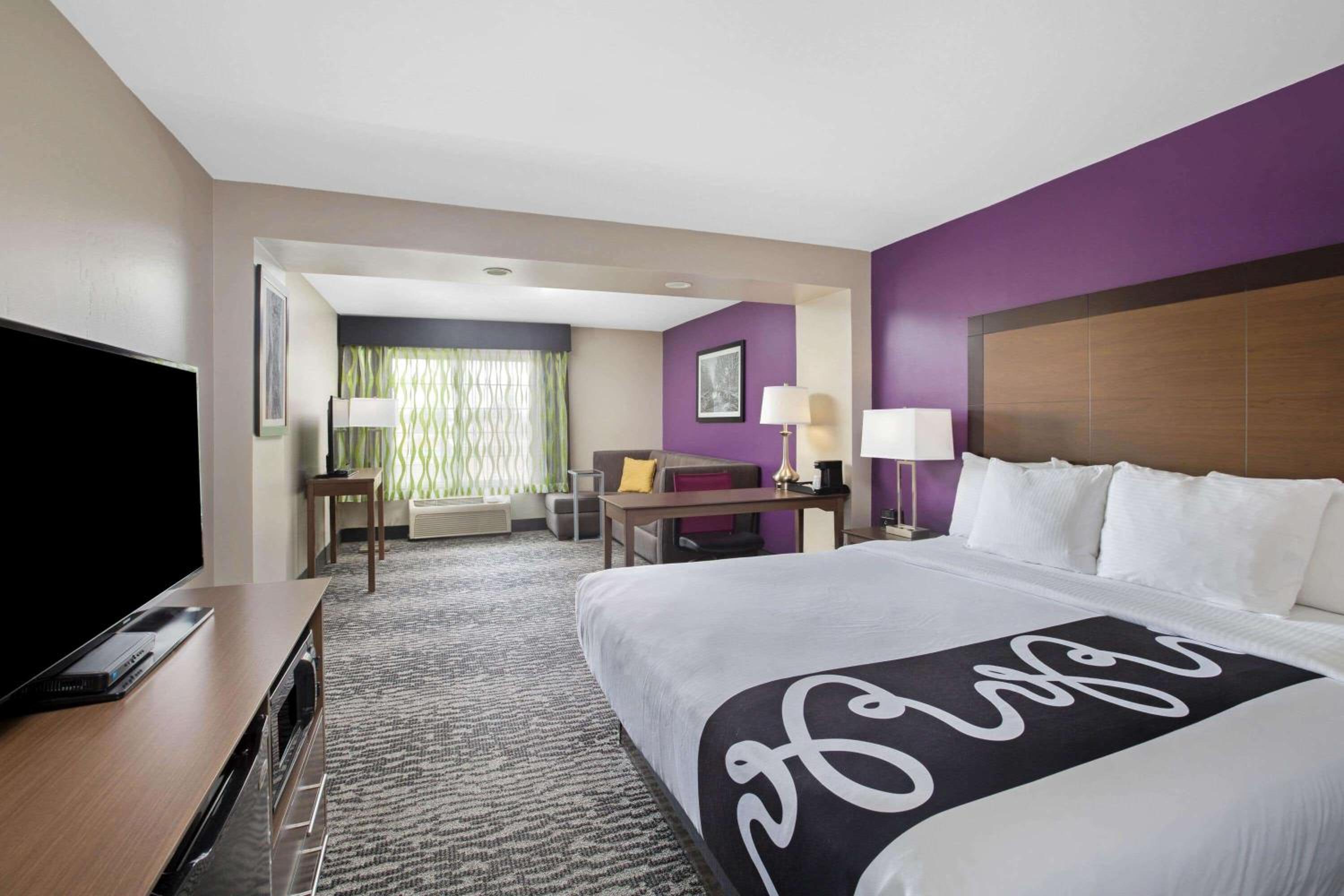 King Suite with Microwave and Fridge - Photo 1