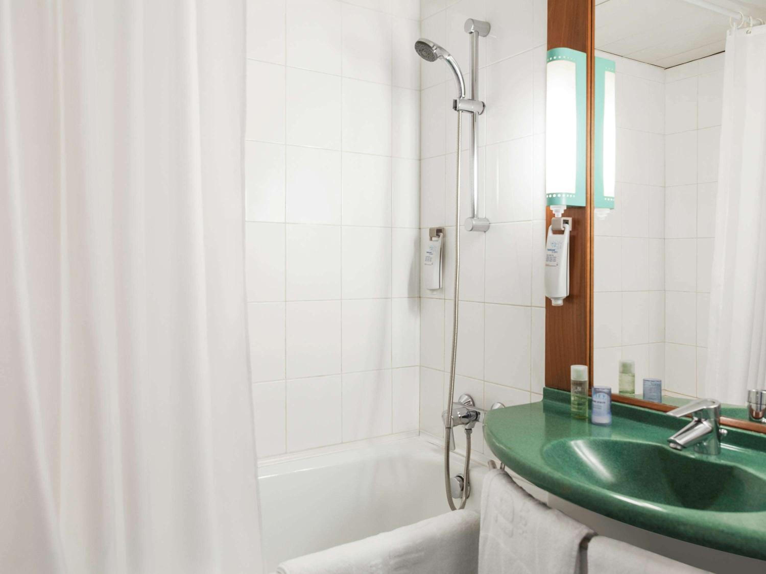 Twin Room - Photo 5