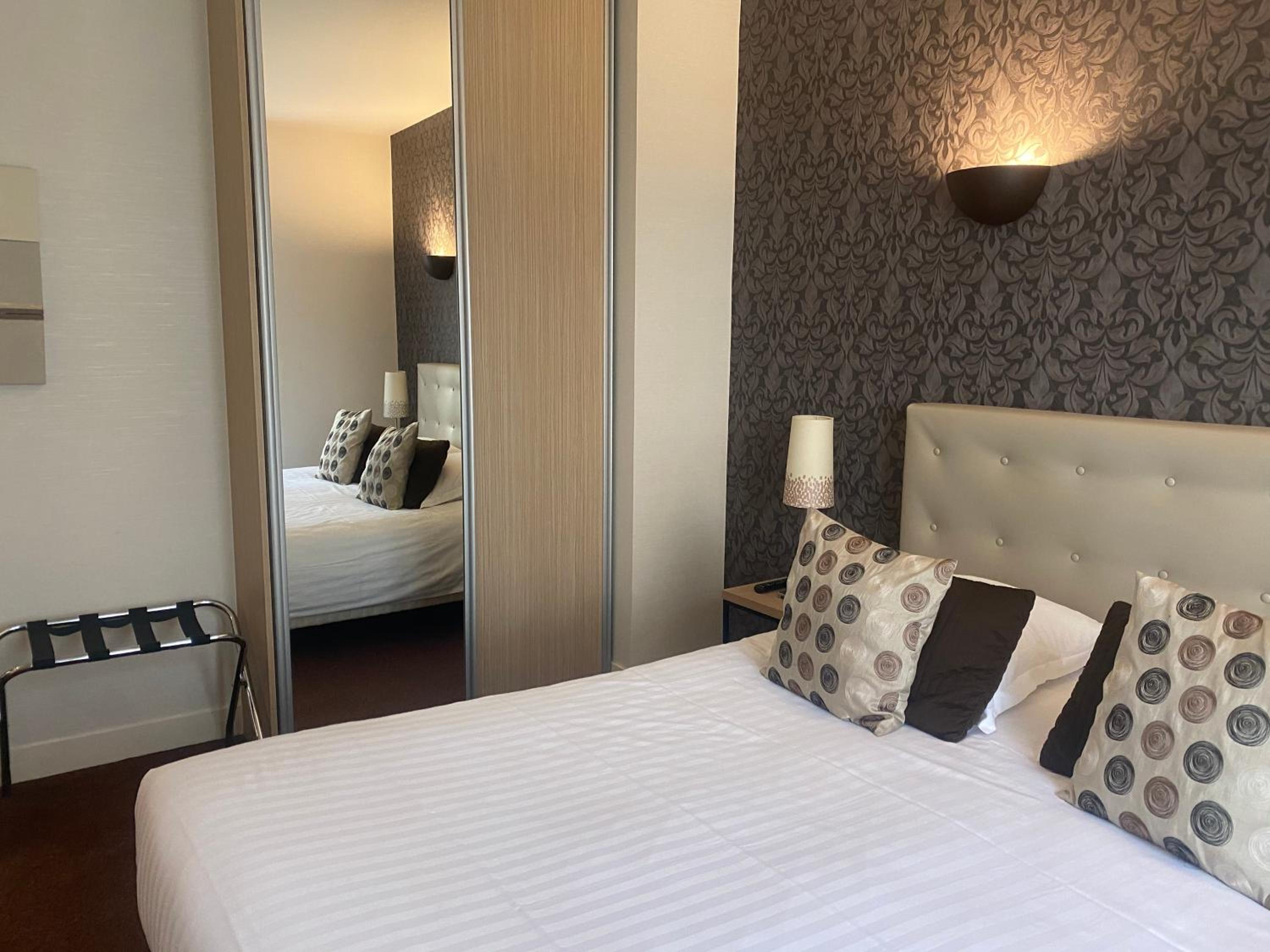 Standard Double Room - Photo 4