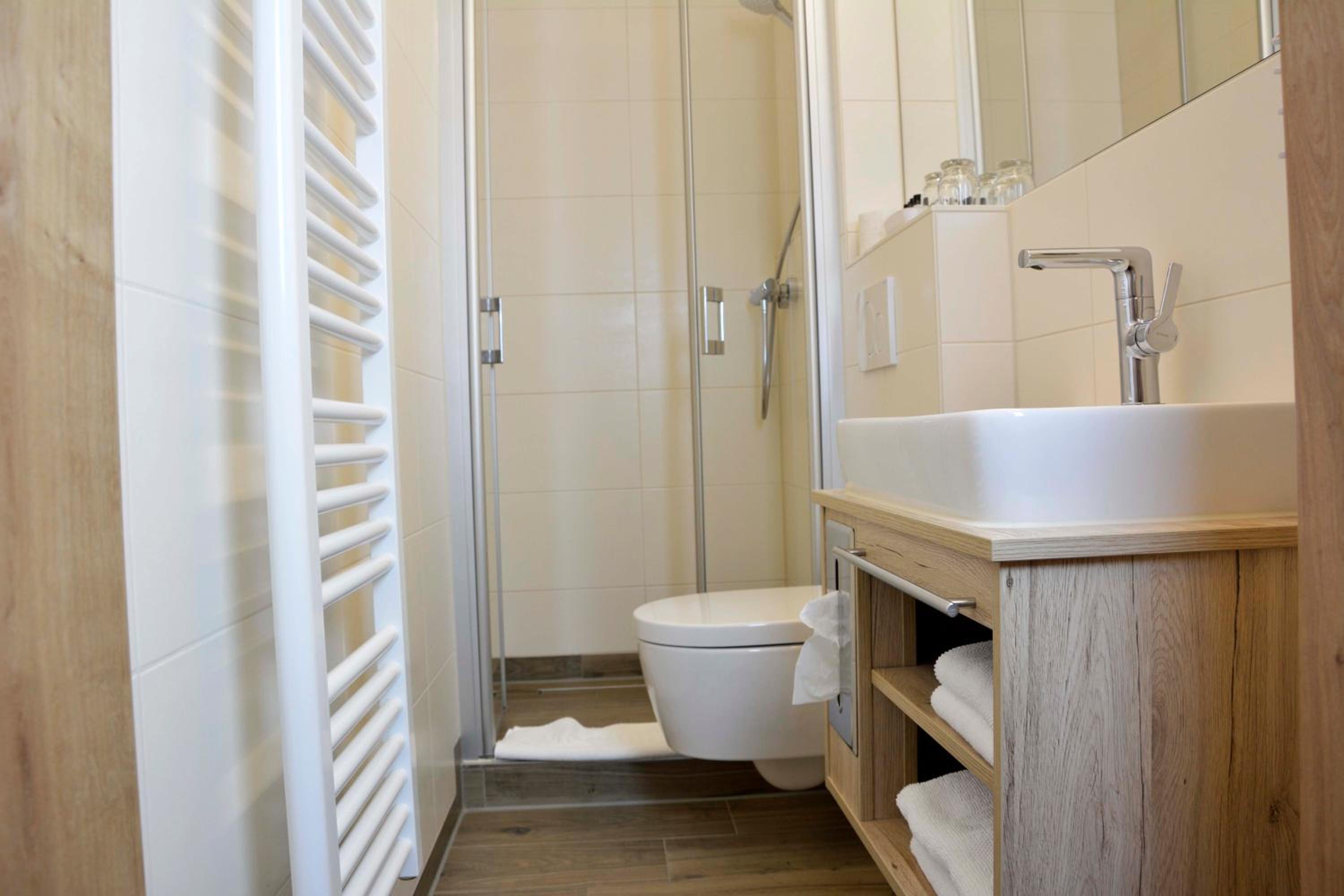 Double or Twin Room with Balcony - Photo 3