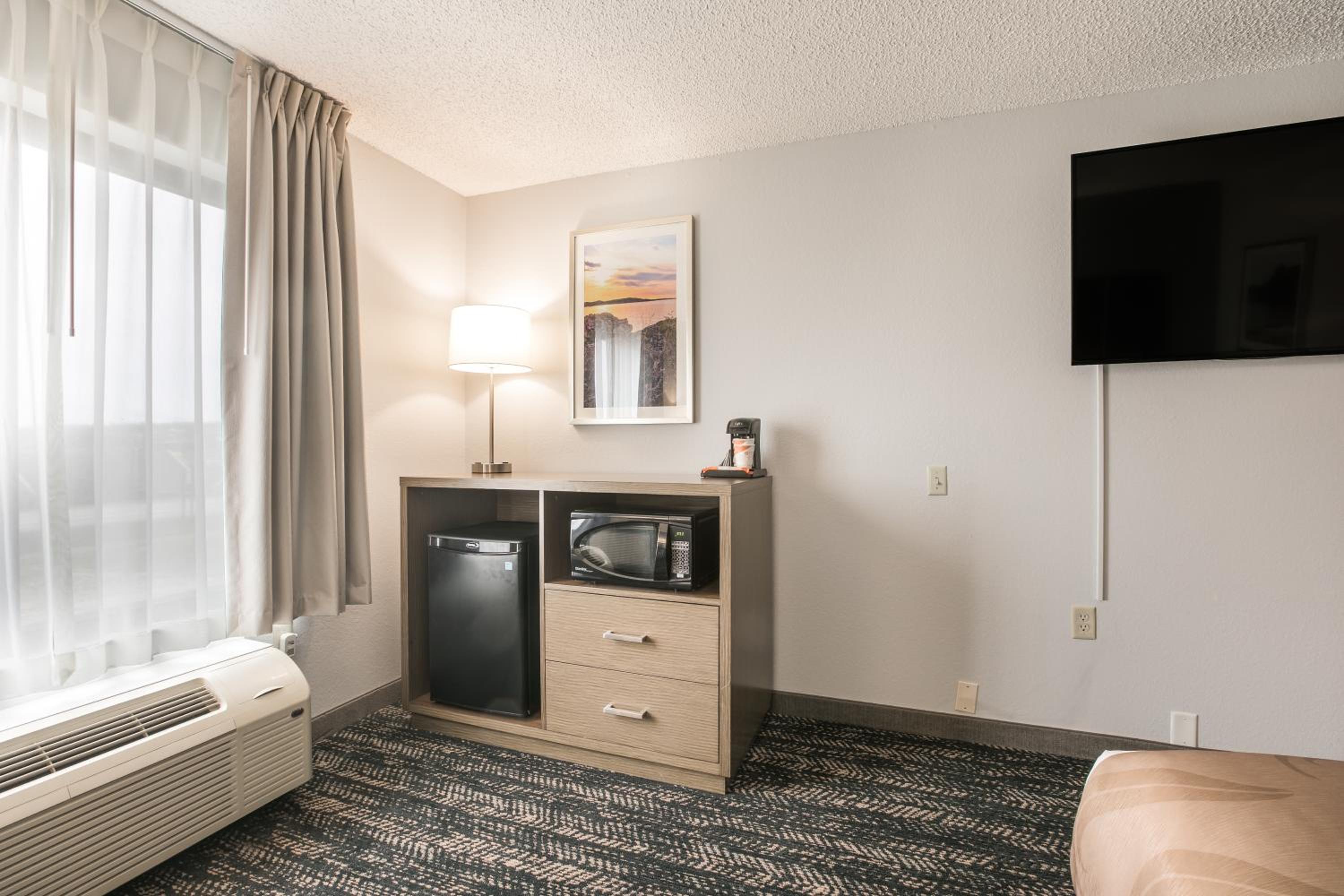 Queen Room - Accessible/Non-Smoking - Photo 2