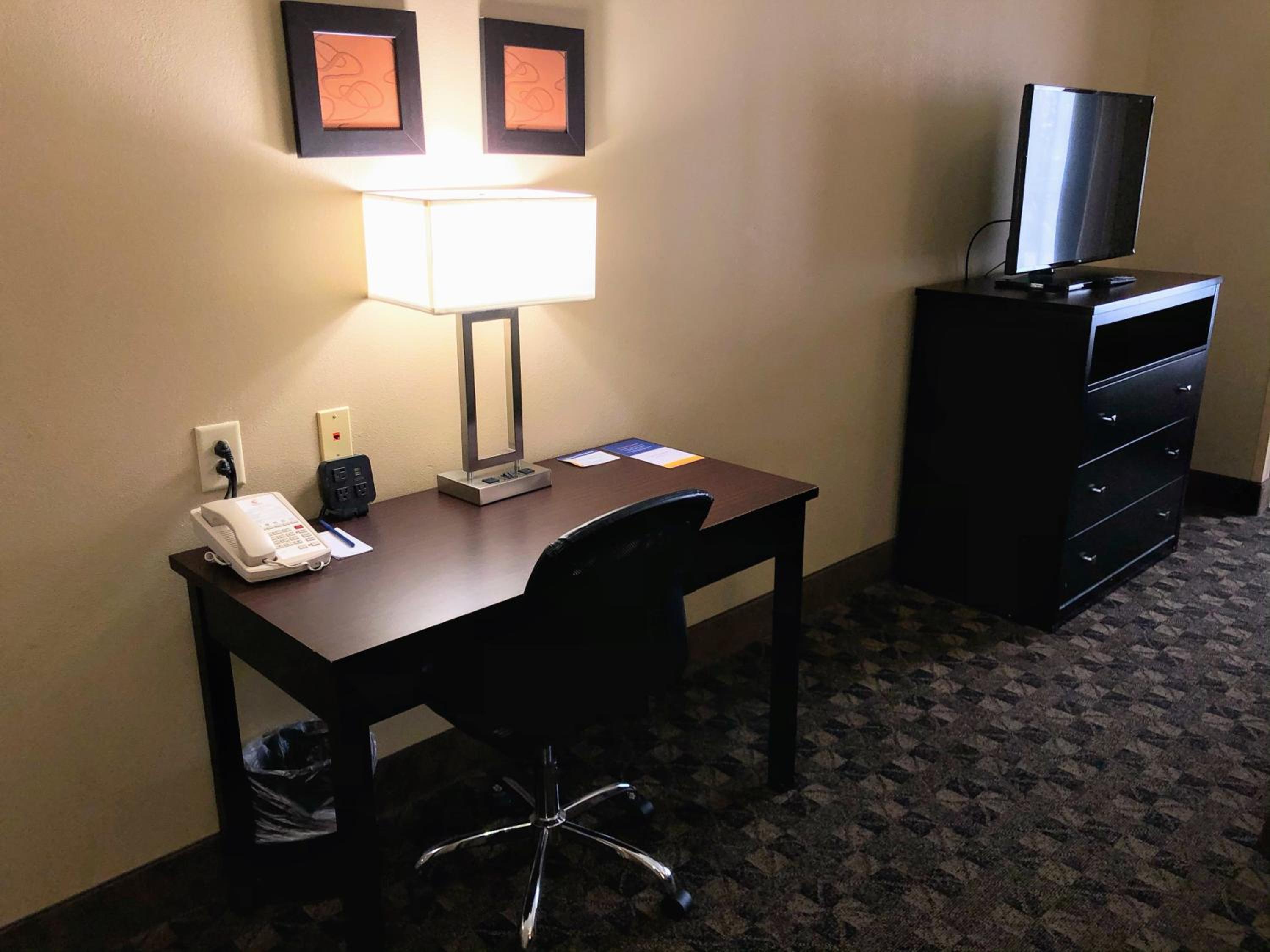 King Suite - Non Smoking - Photo 3
