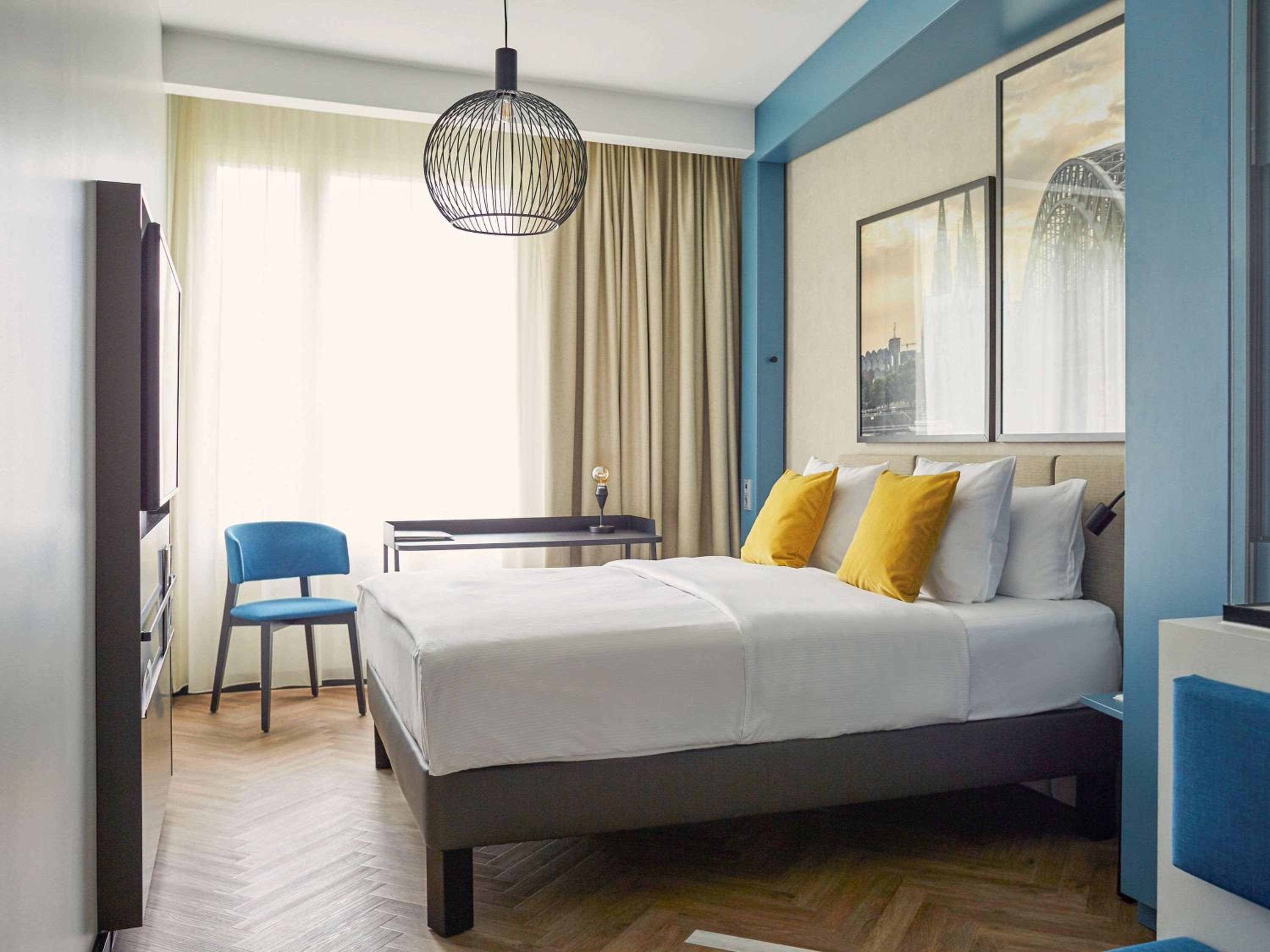 Junior Suite with Cathedral View - Photo 2