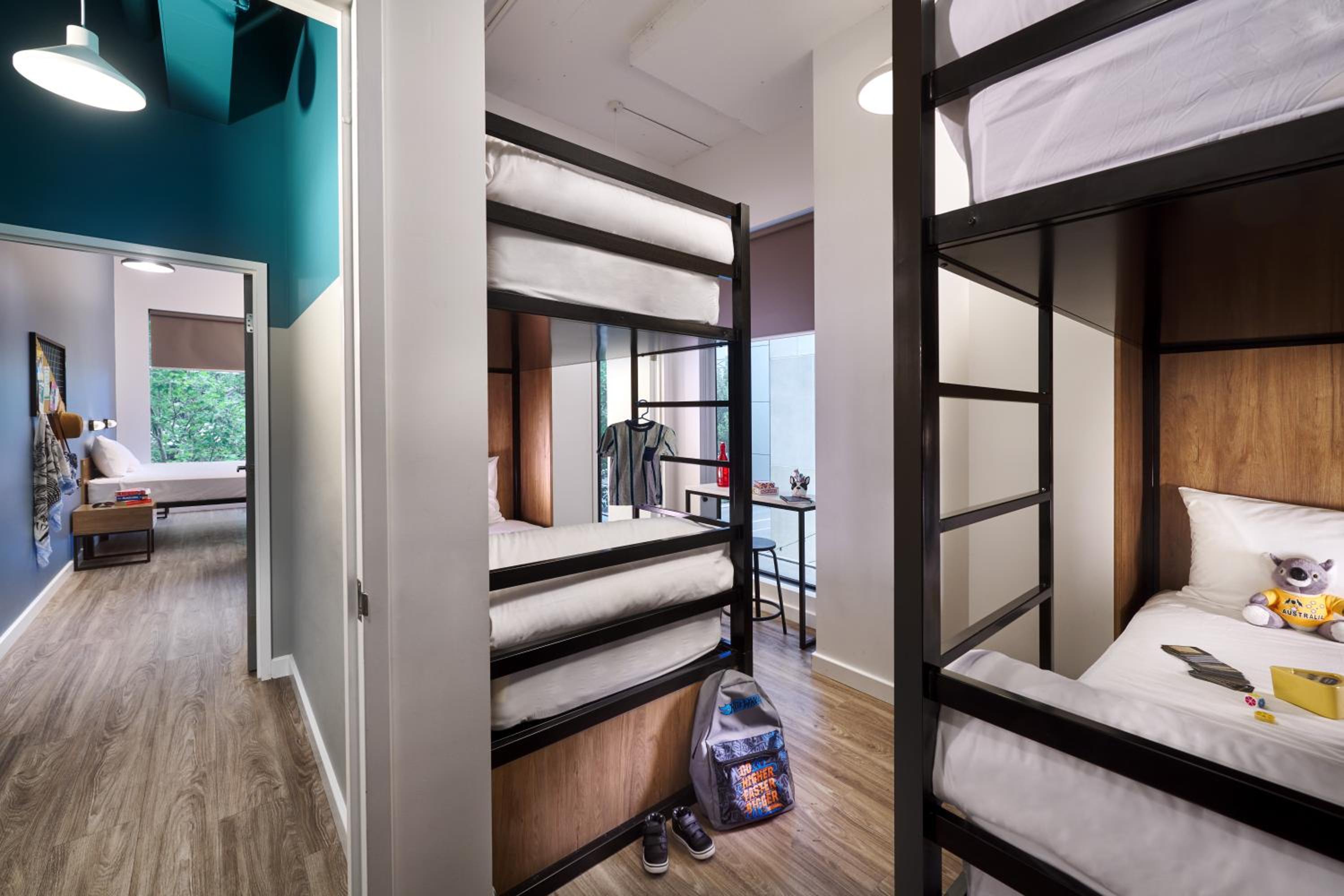 Family Suite with Private Bathroom - Photo 1
