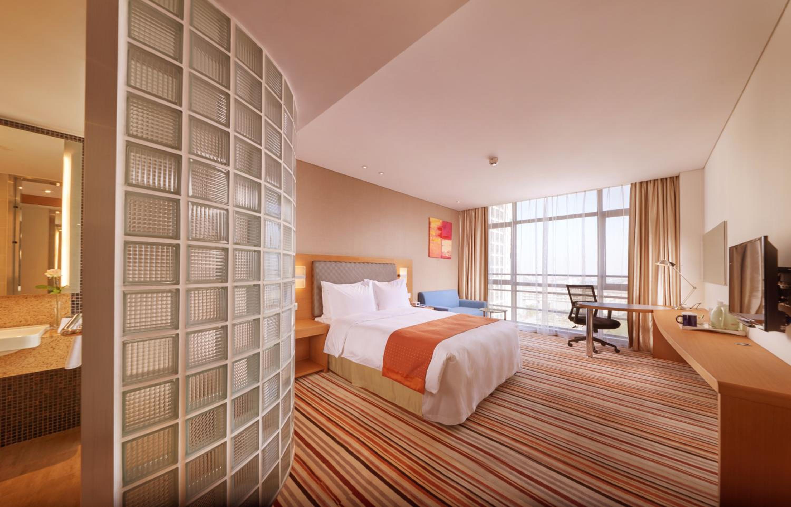 Standard King Room with Extra Floor Space photo 2