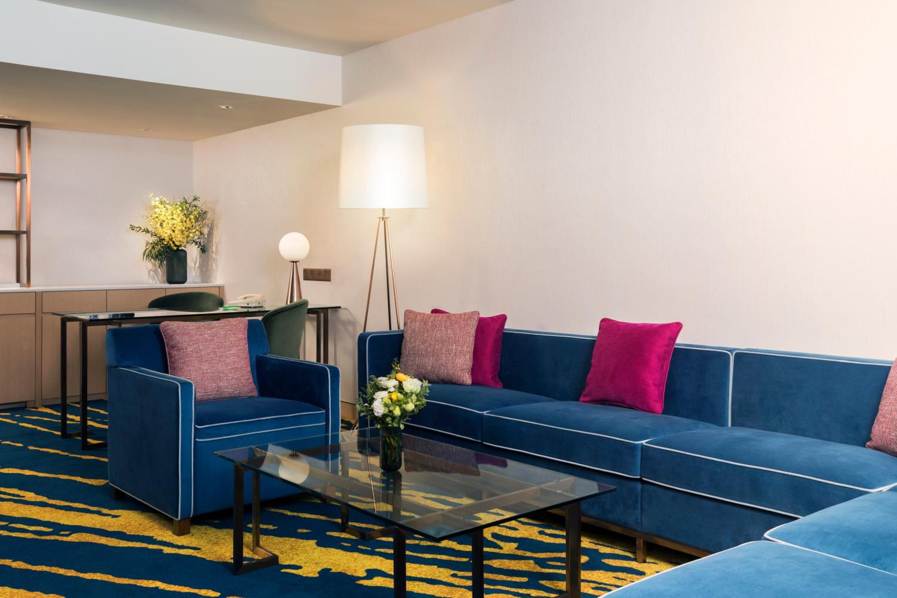 One-Bedroom Suite - Middle Floor