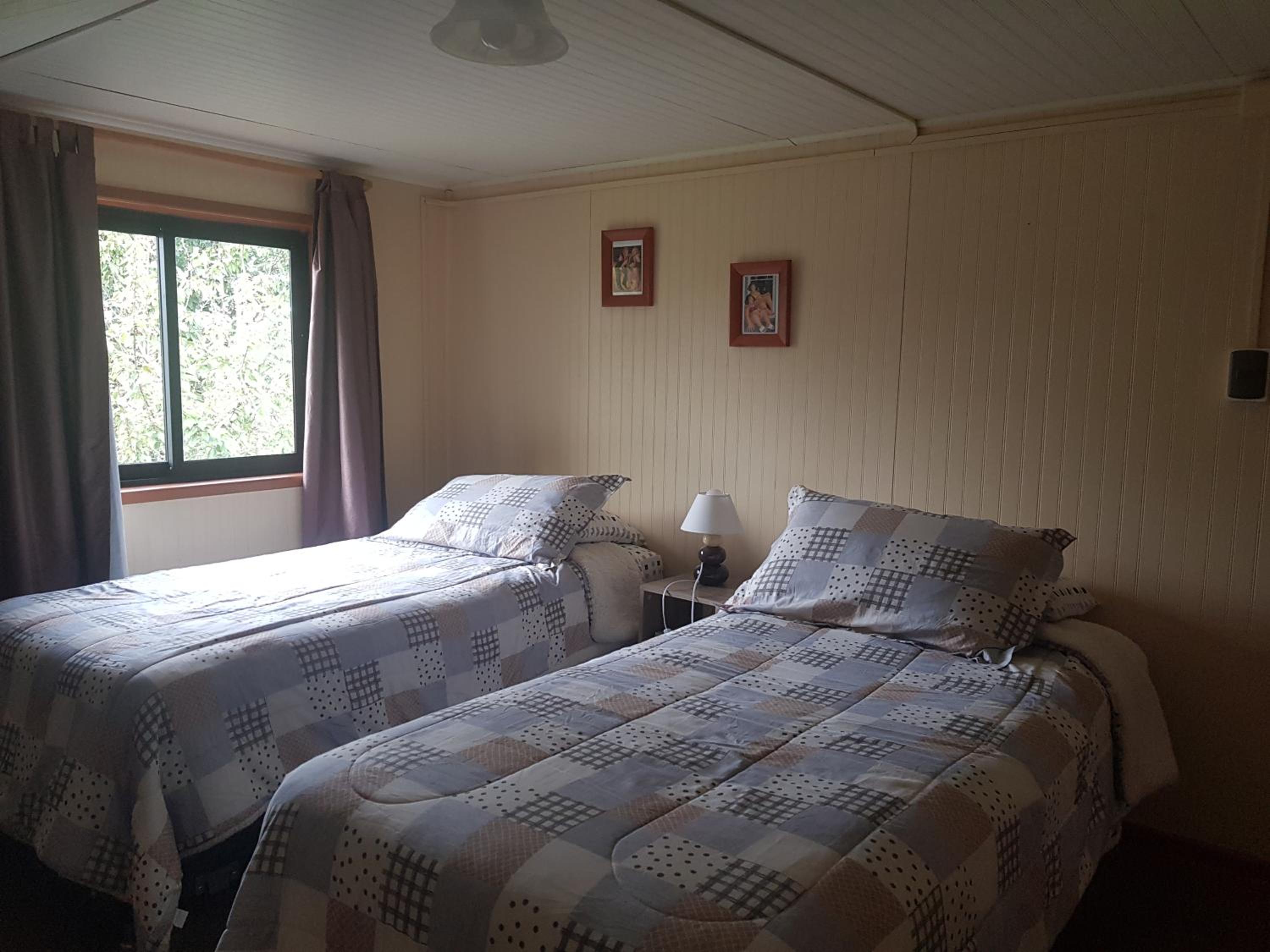 Economy Twin Room photo 2