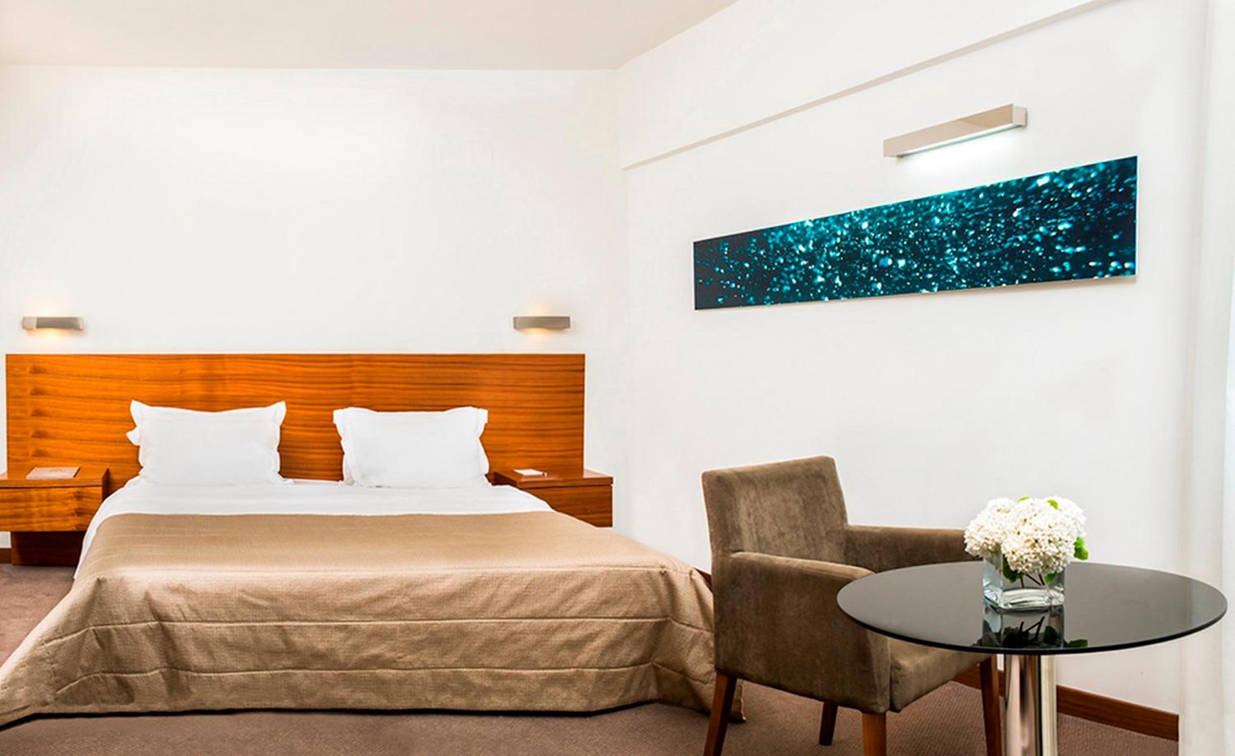 Superior Double or Twin Room with City View - Photo 4