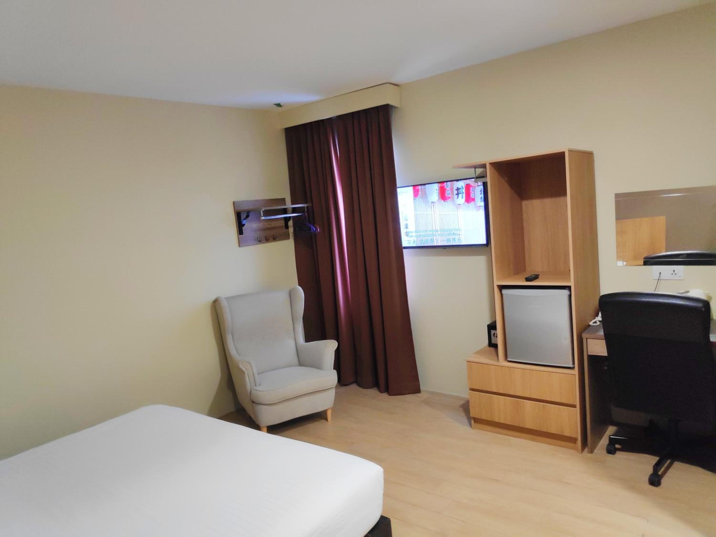 Deluxe King Room photo 2