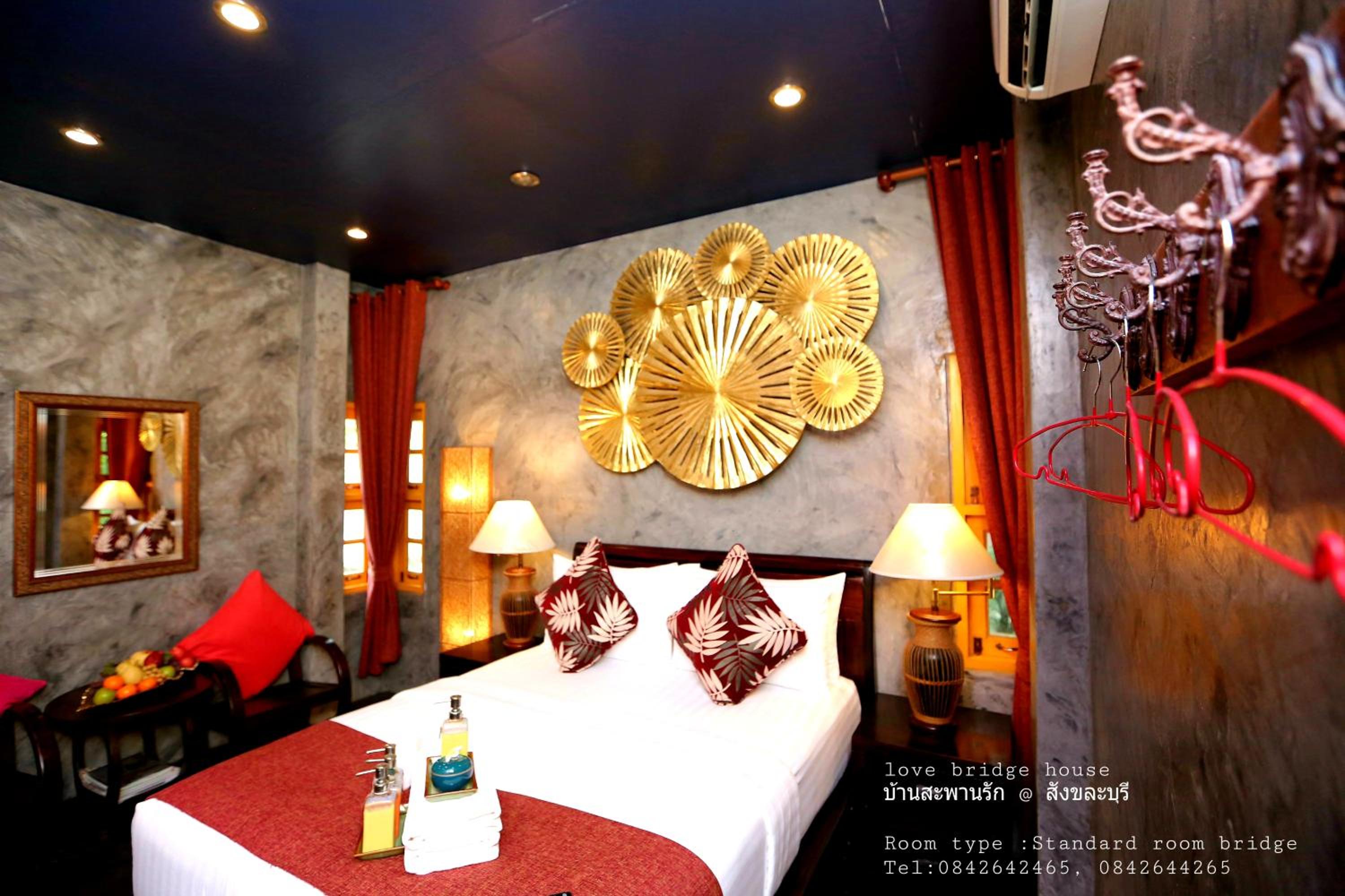 Standard Queen Room - Photo 13