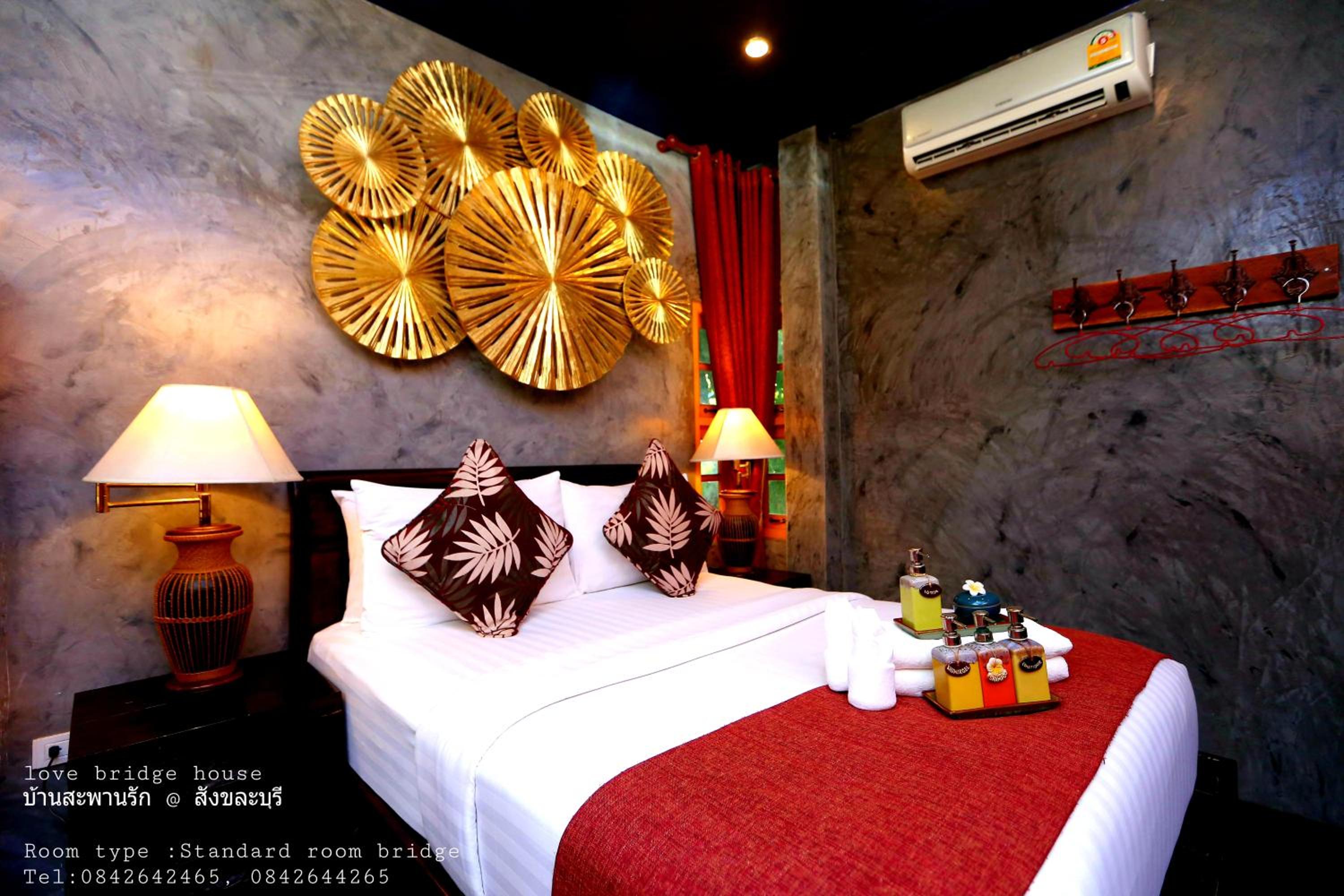 Standard Queen Room - Photo 15