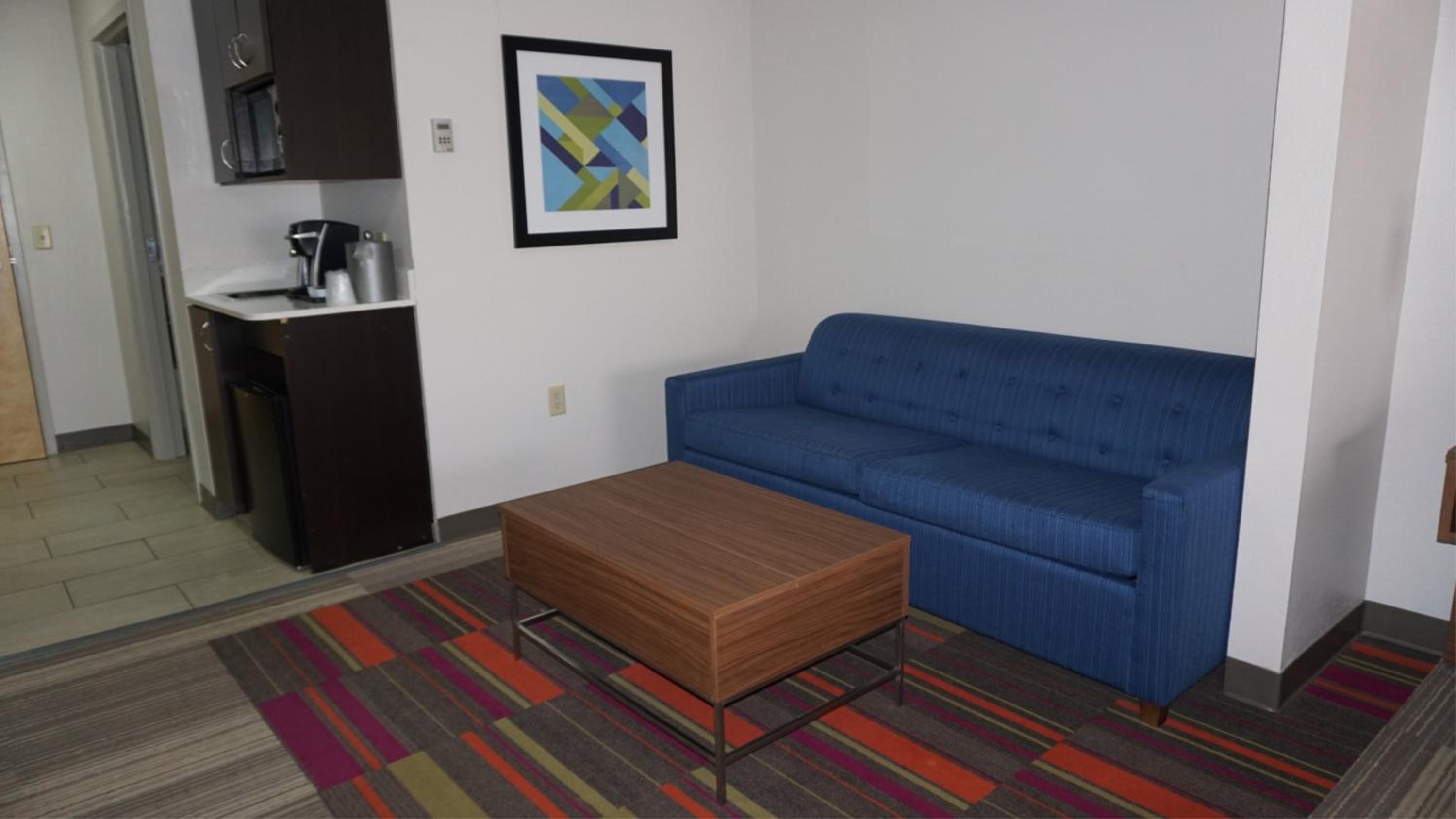 King Suite - Disability Access - Photo 1