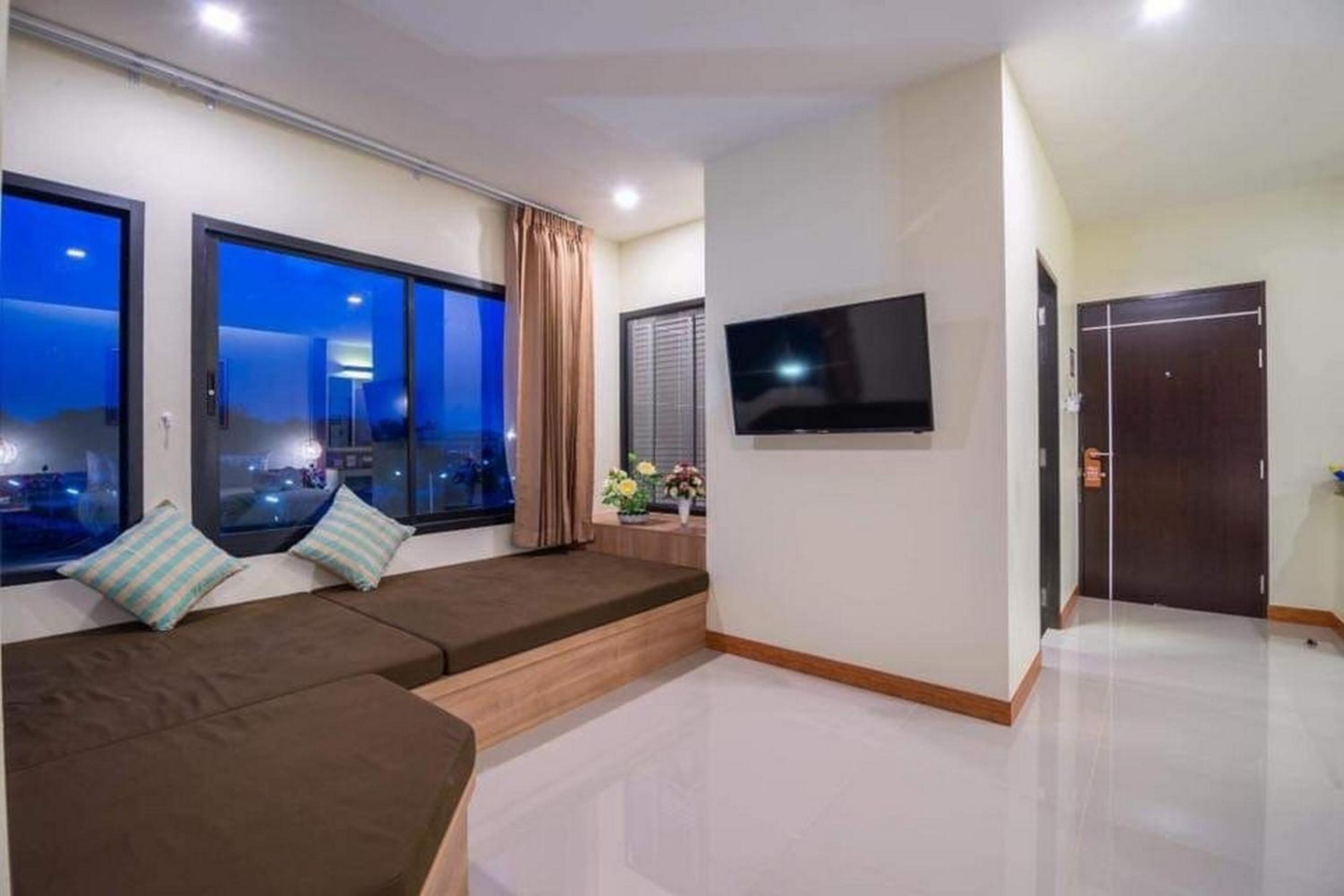 Suite - Photo 2
