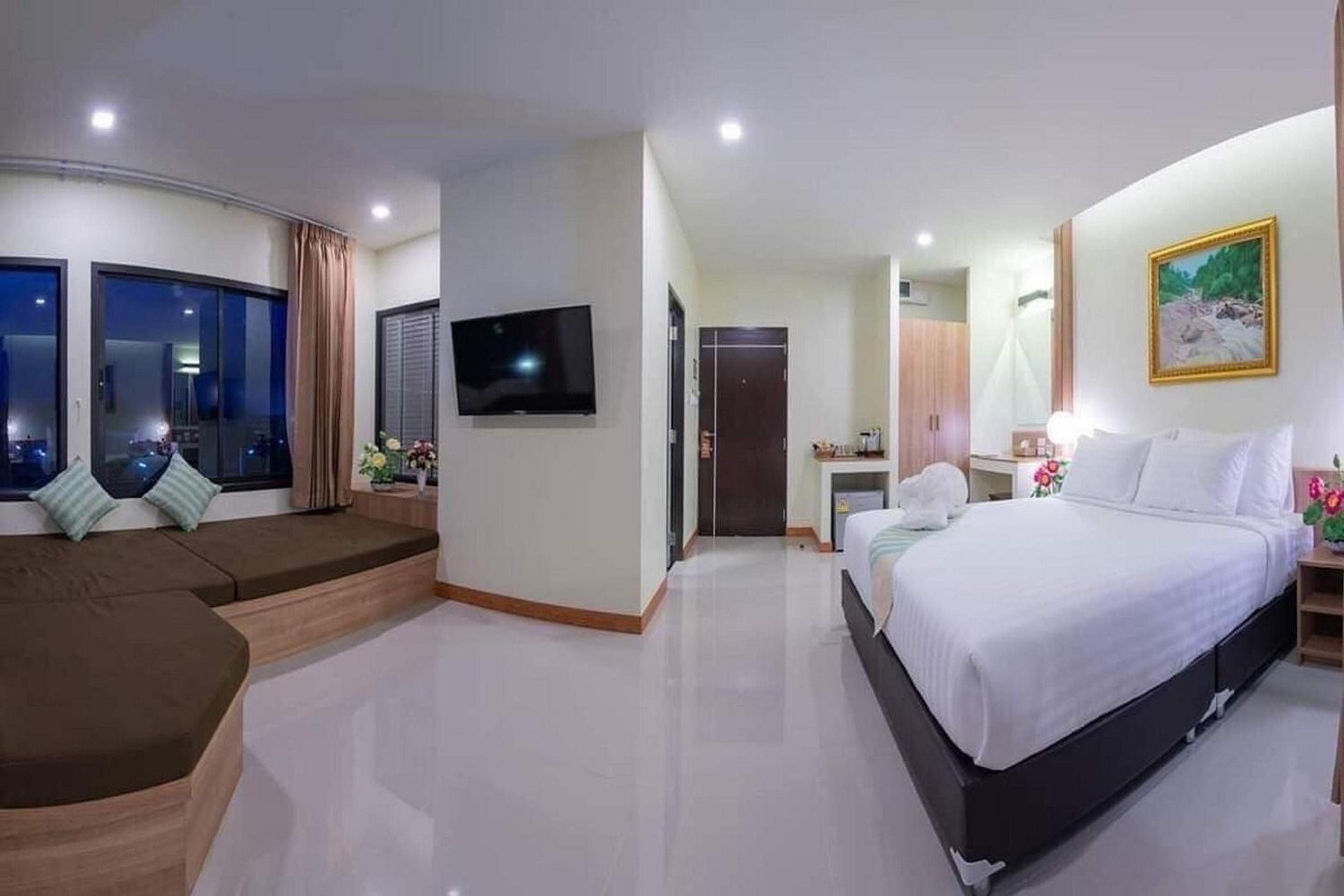 Suite - Photo 4