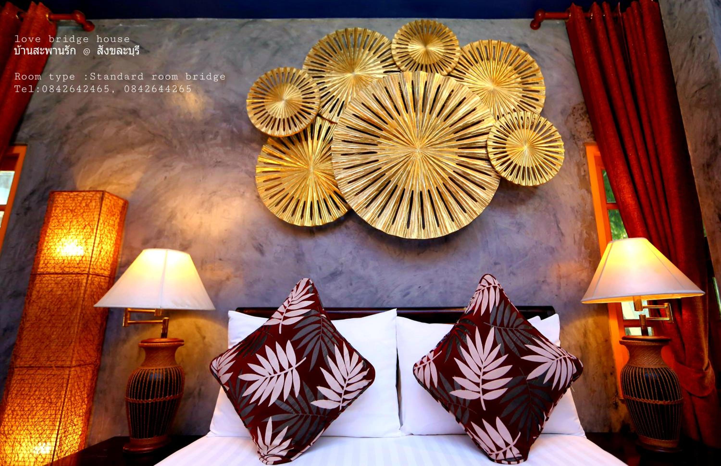 Standard Queen Room - Photo 16