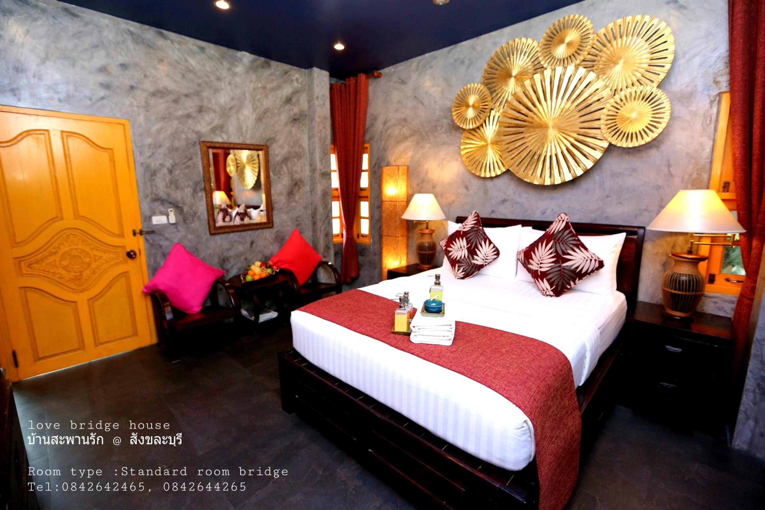 Standard Queen Room - Photo 18