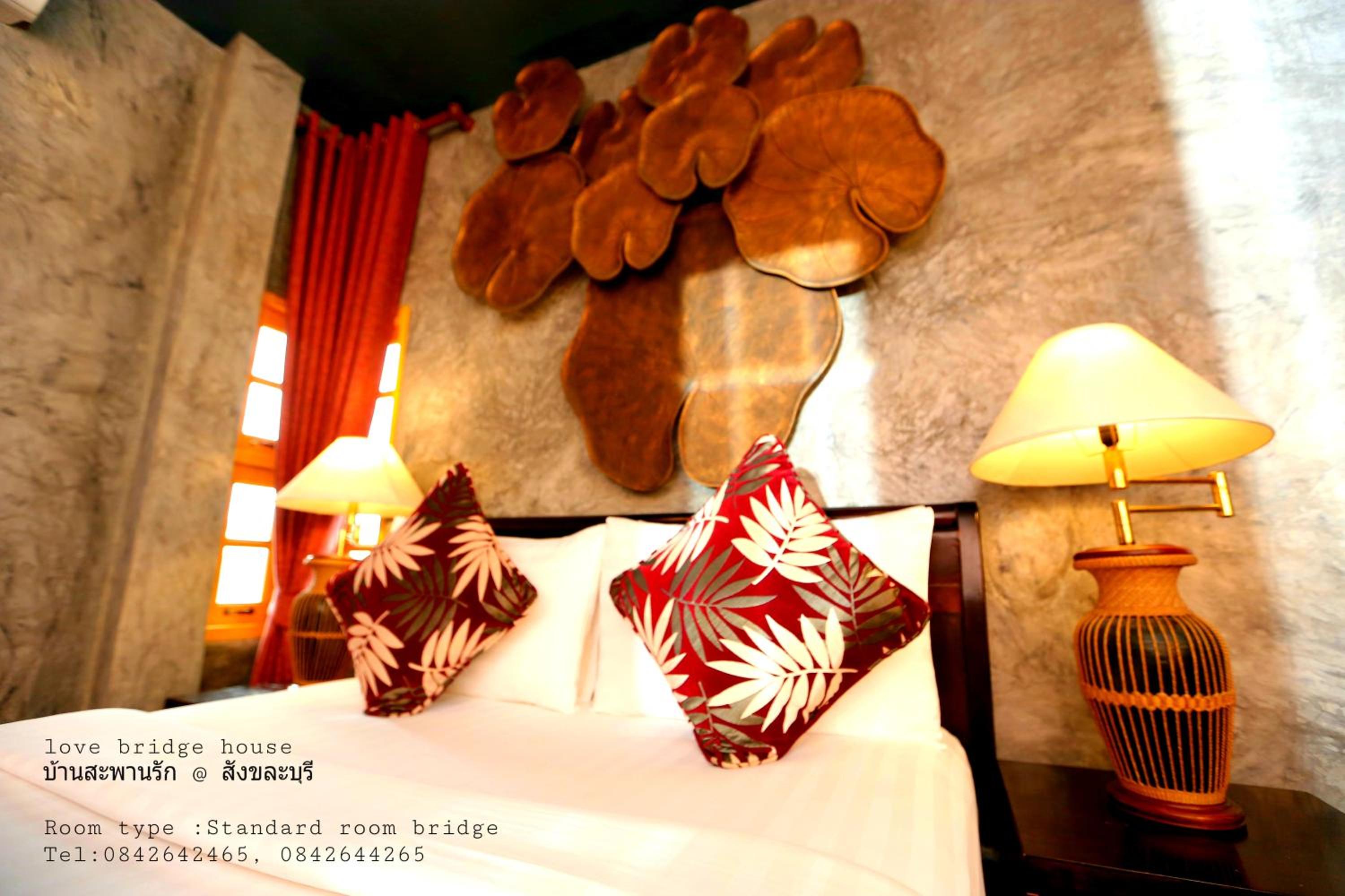 Standard Queen Room - Photo 7