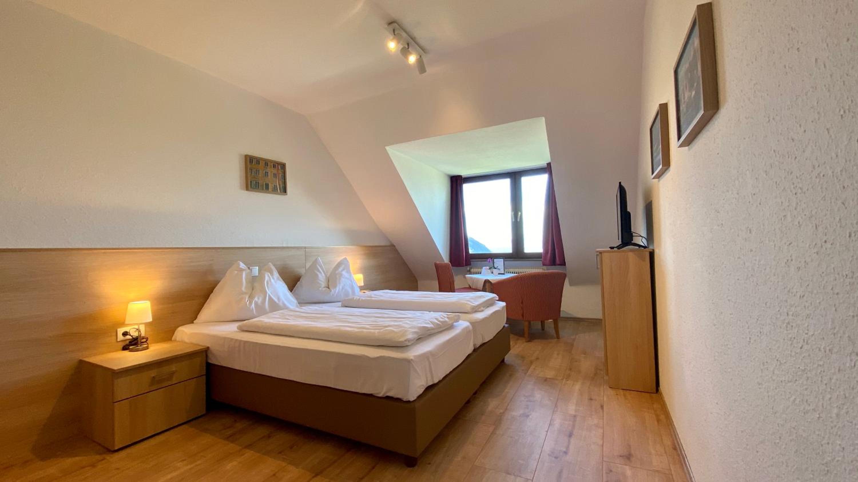 Double Room with City View - Photo 6