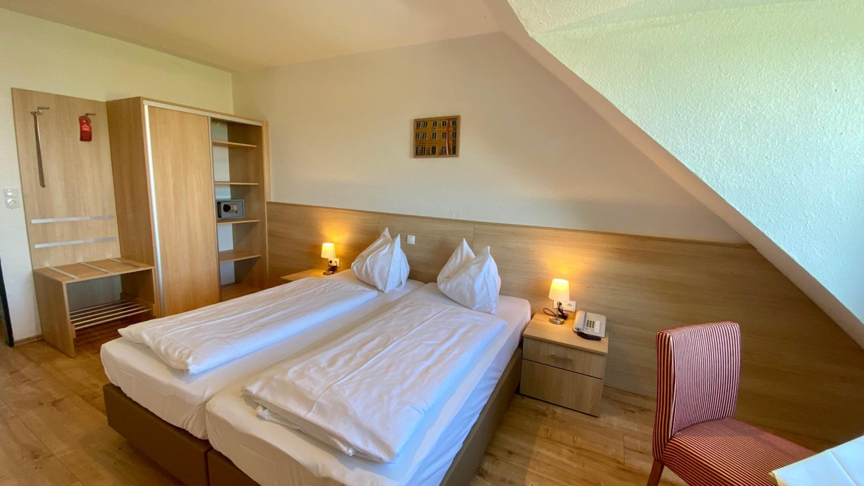 Double Room with City View - Photo 3