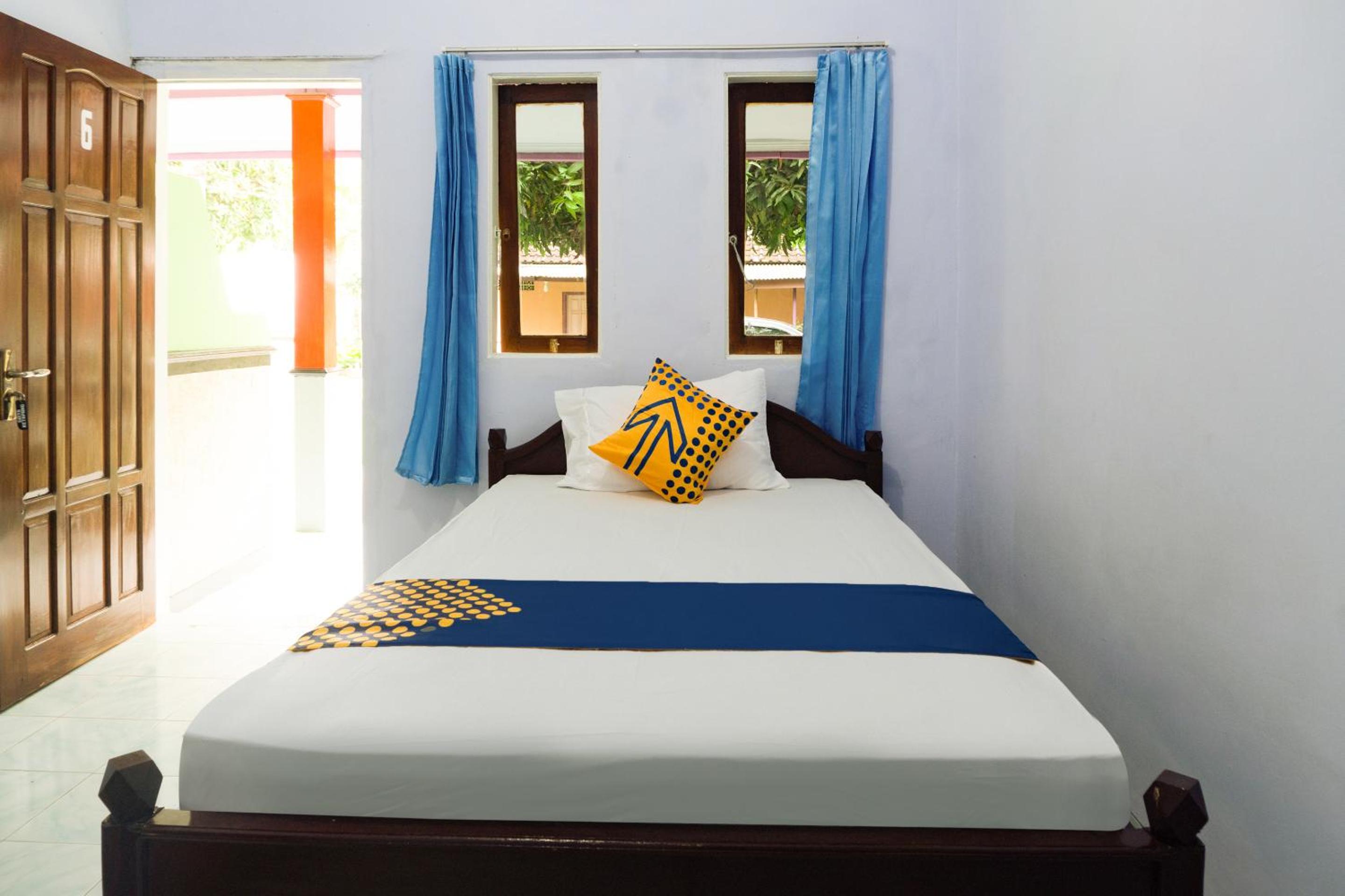 Budget Double Room - Photo 10
