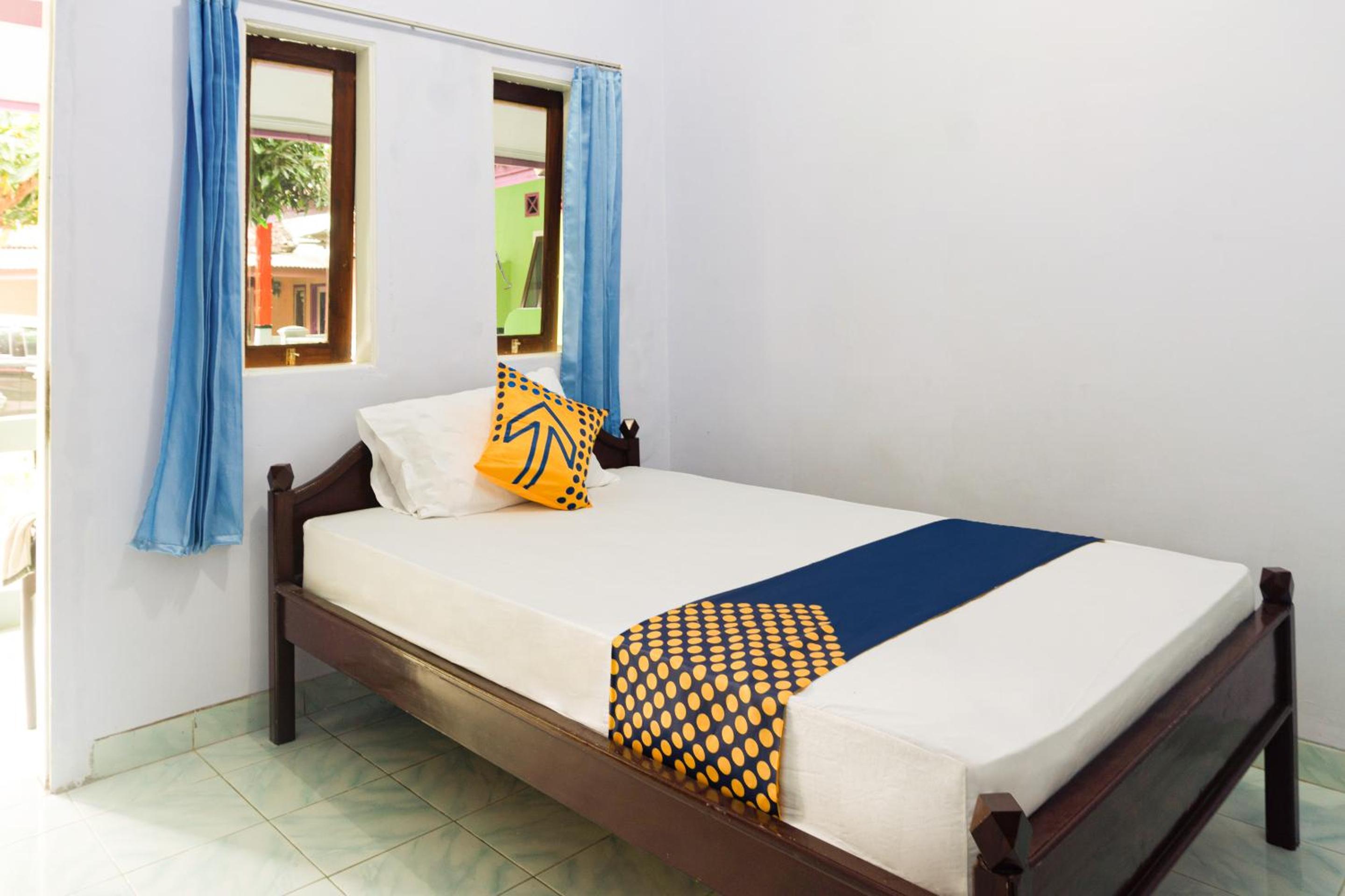 Budget Double Room - Photo 9