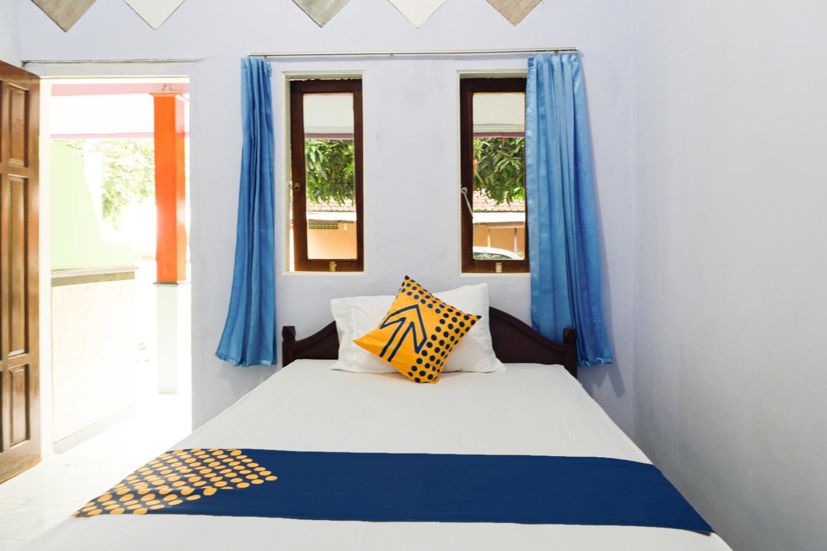 Budget Double Room - Photo 8