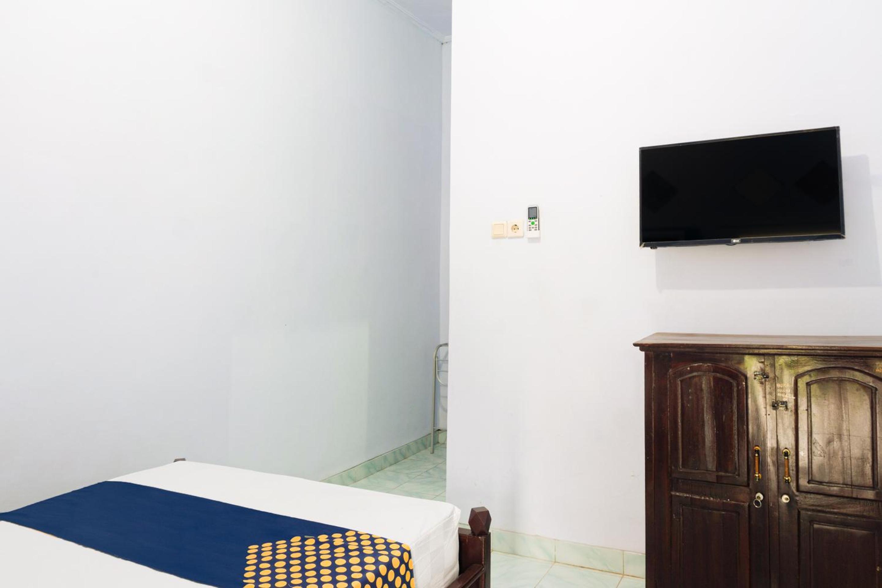 Budget Double Room - Photo 6