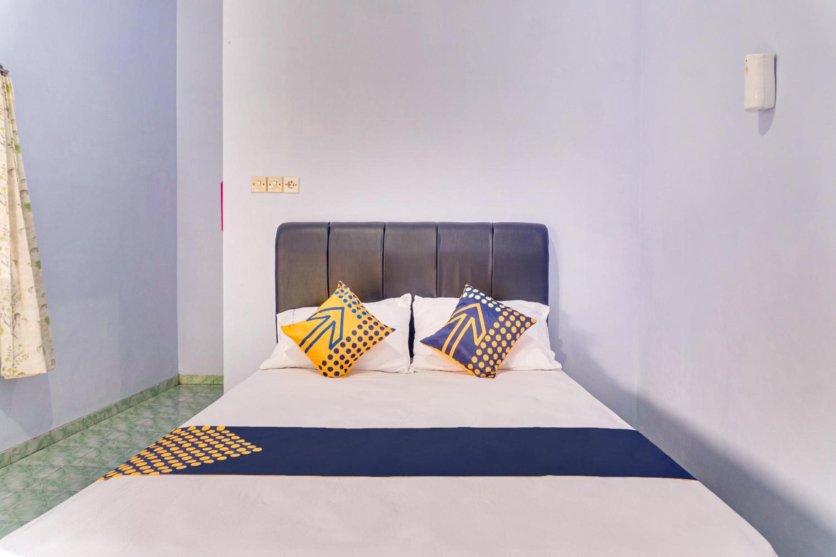 Budget Double Room - Photo 5