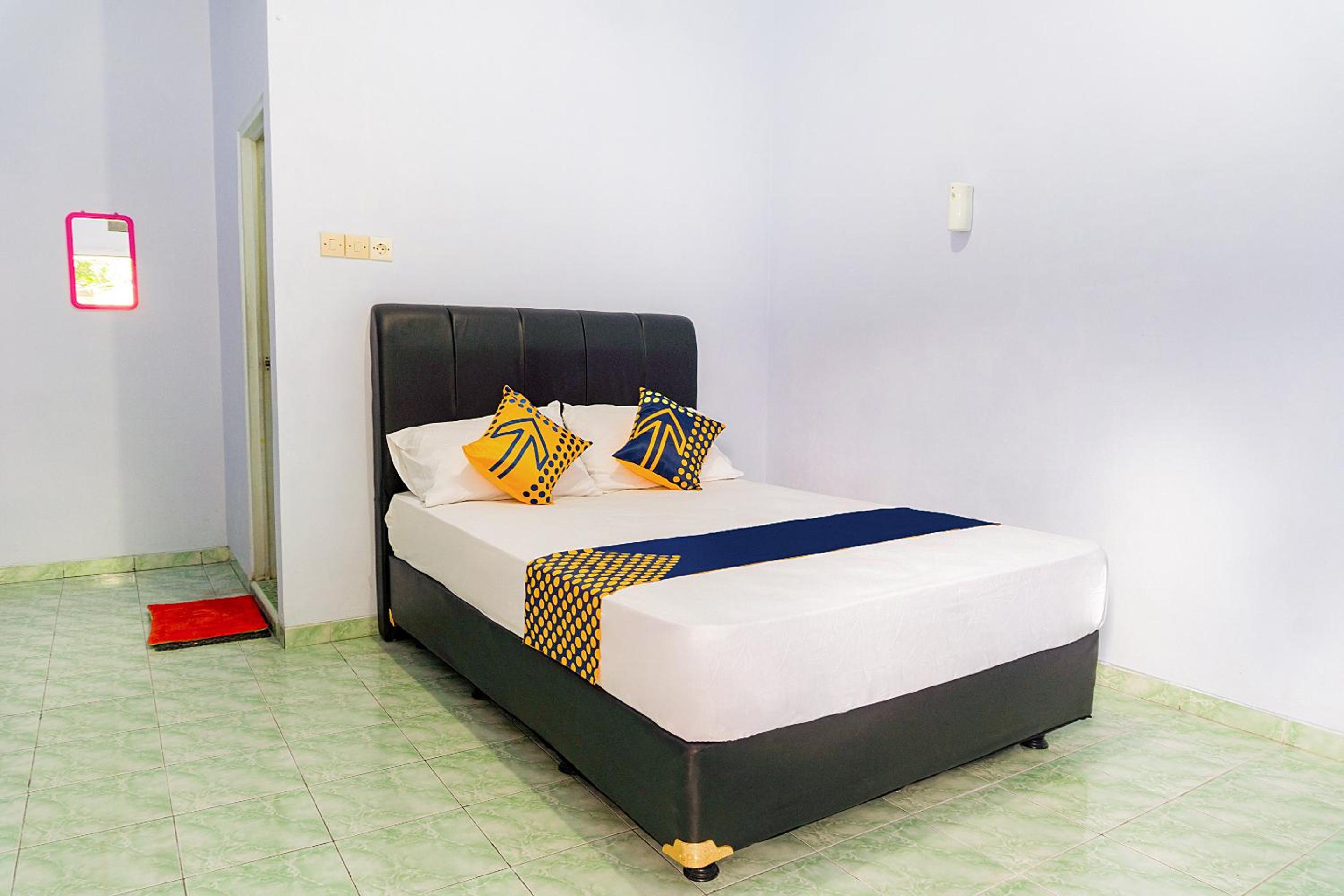 Budget Double Room - Photo 1