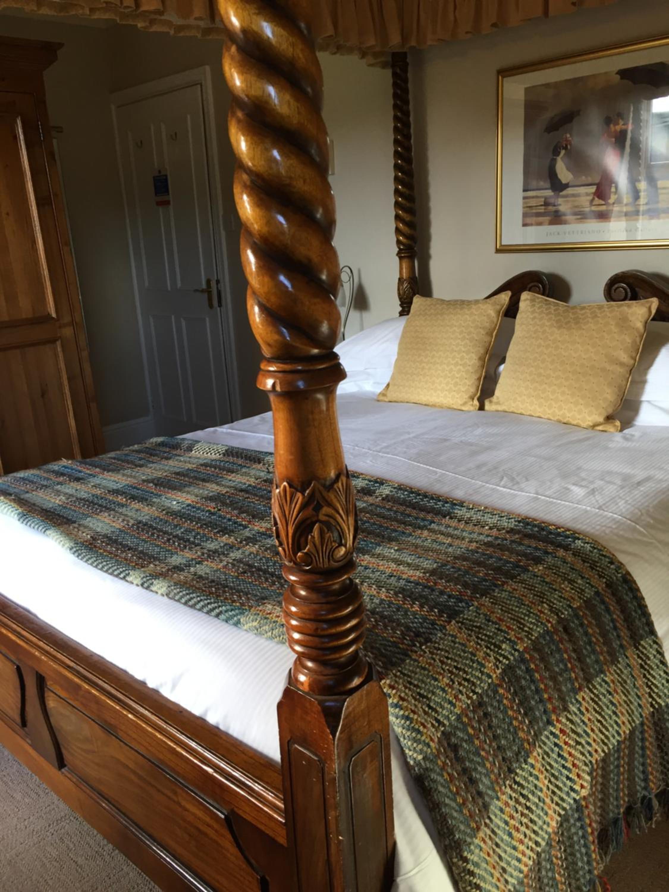 Double Room with Four Poster Bed photo 2
