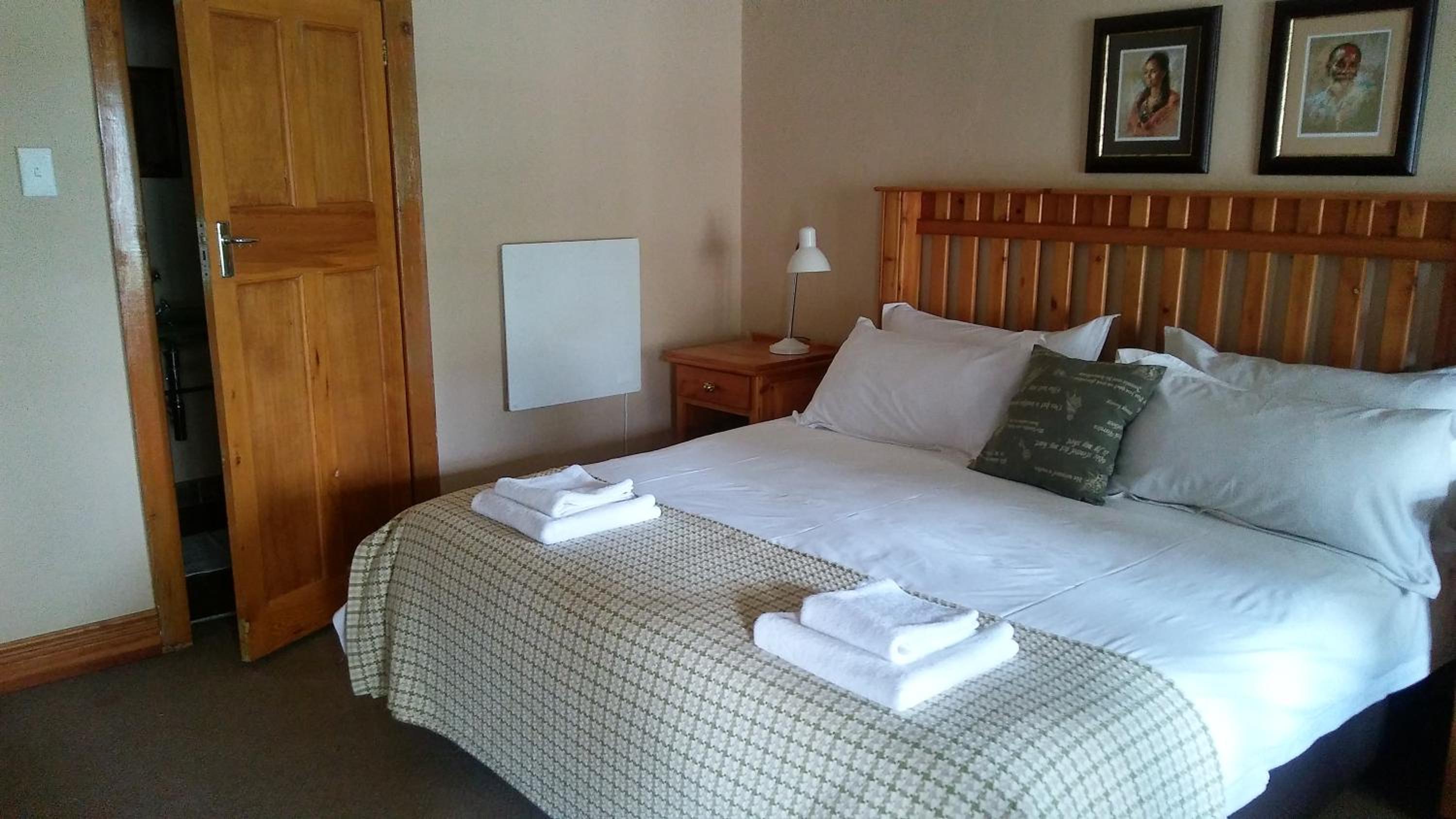 Deluxe King Room - Photo 9