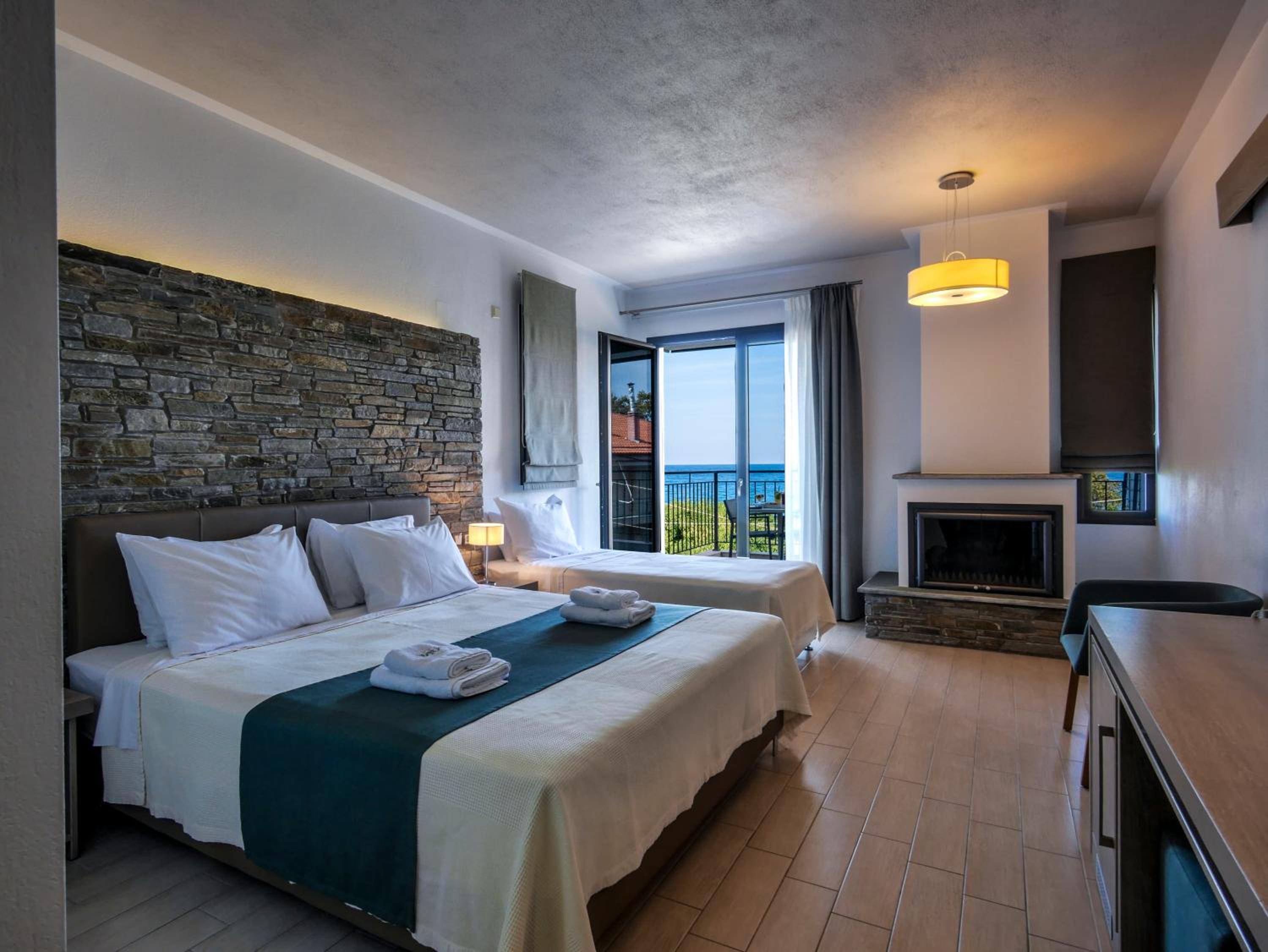 Triple Room with Balcony and Sea View