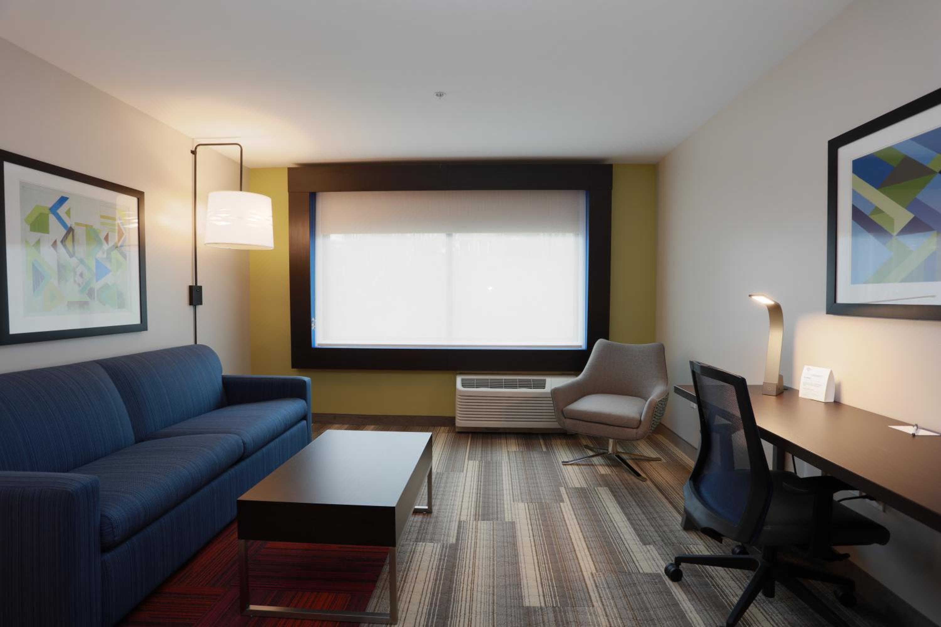 Standard King Room with Sofa Bed photo 1