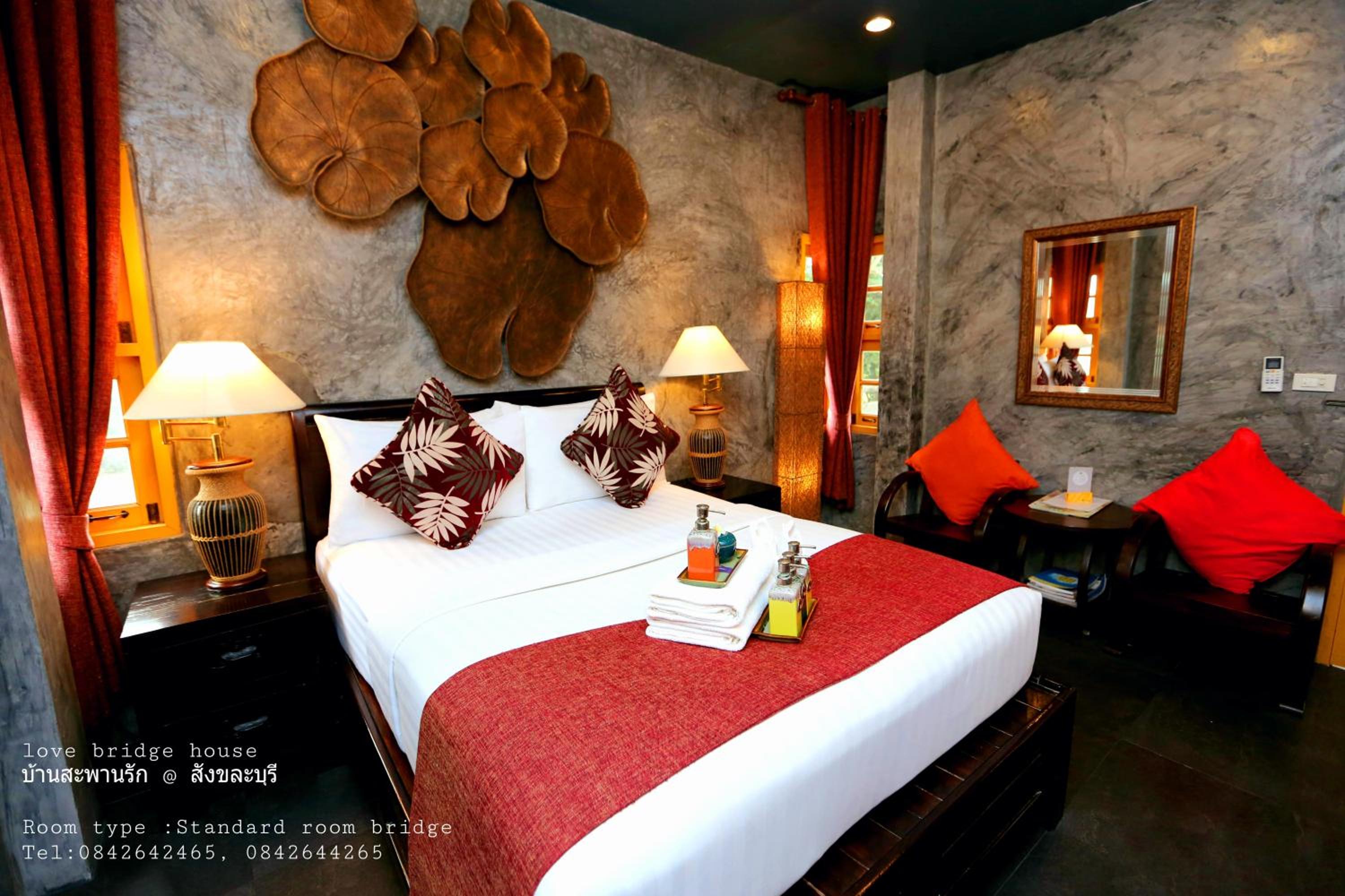 Standard Queen Room - Photo 8