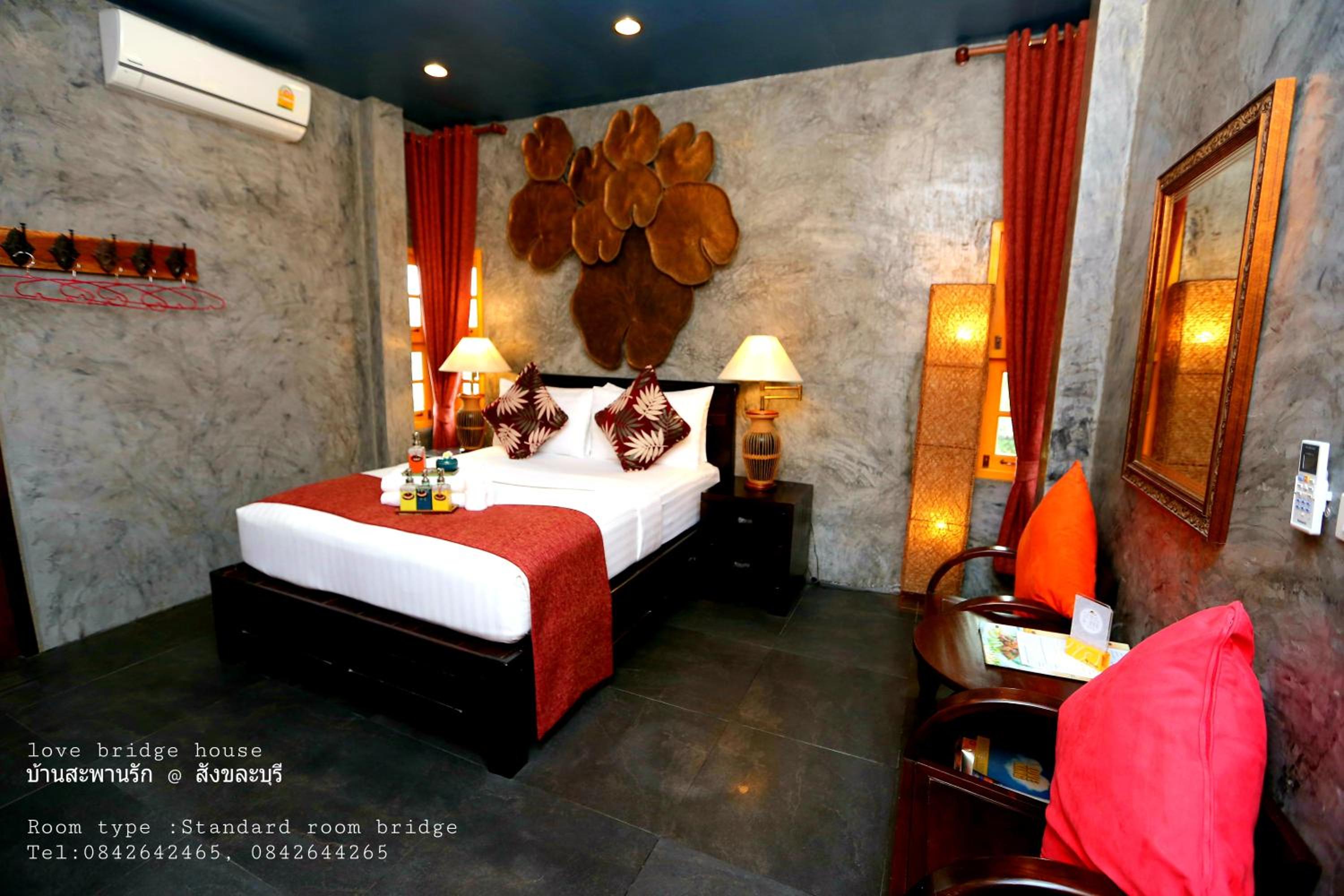 Standard Queen Room - Photo 20