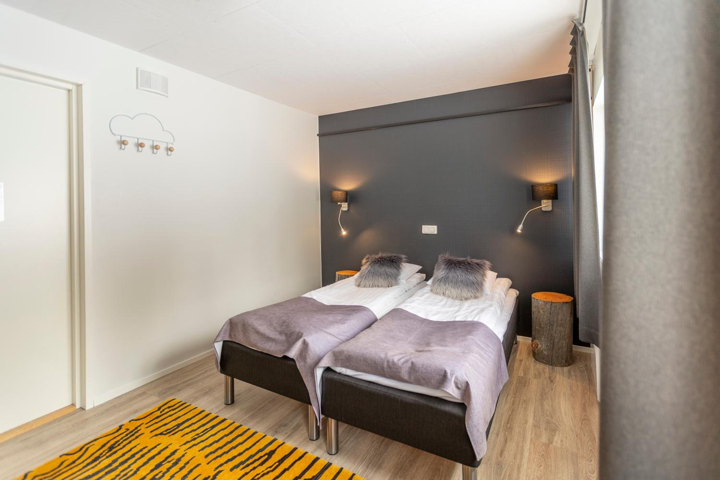 Standard Twin Room with Shared Bathroom photo 1