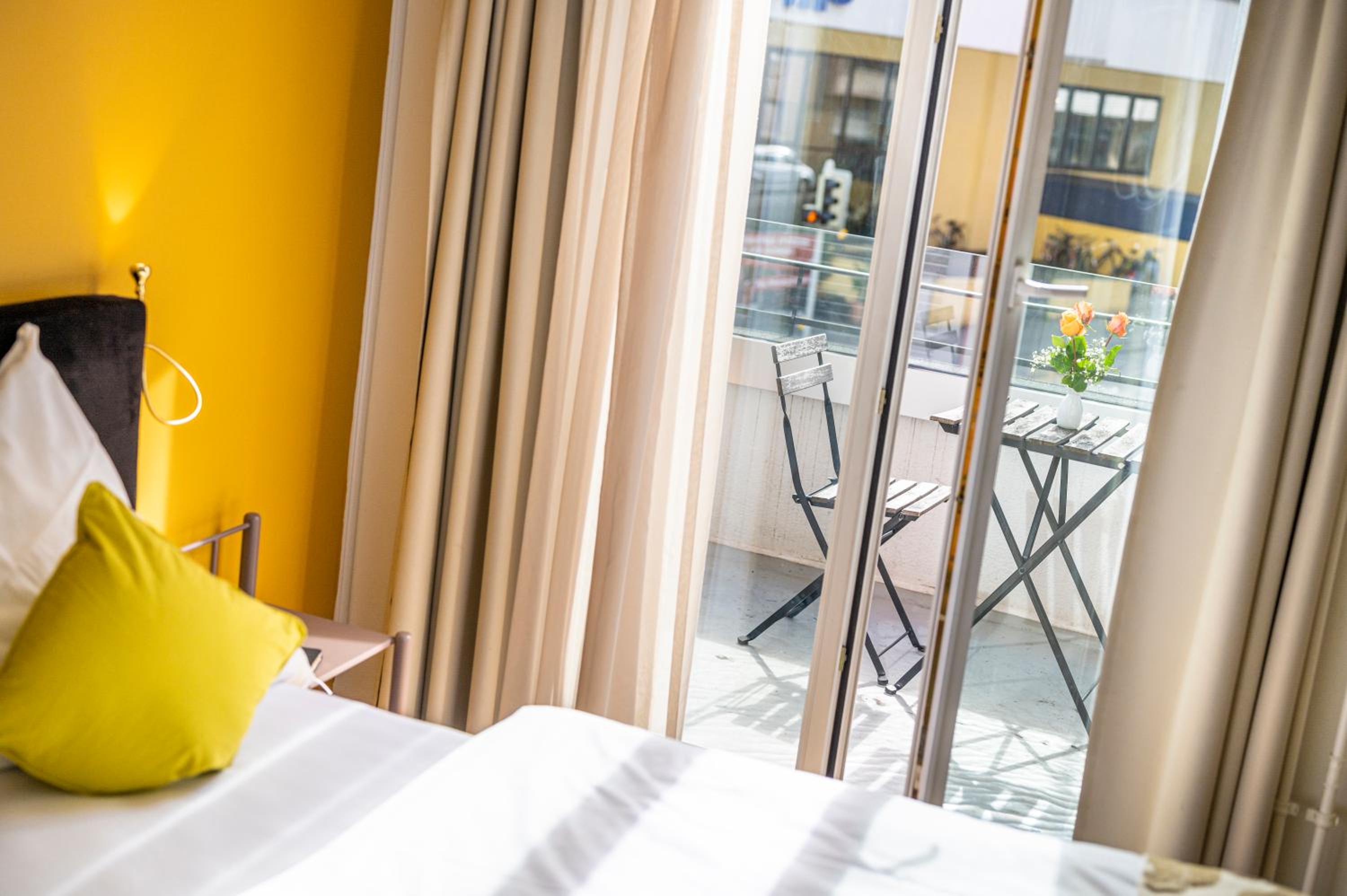 Double Room with Balcony - Photo 8
