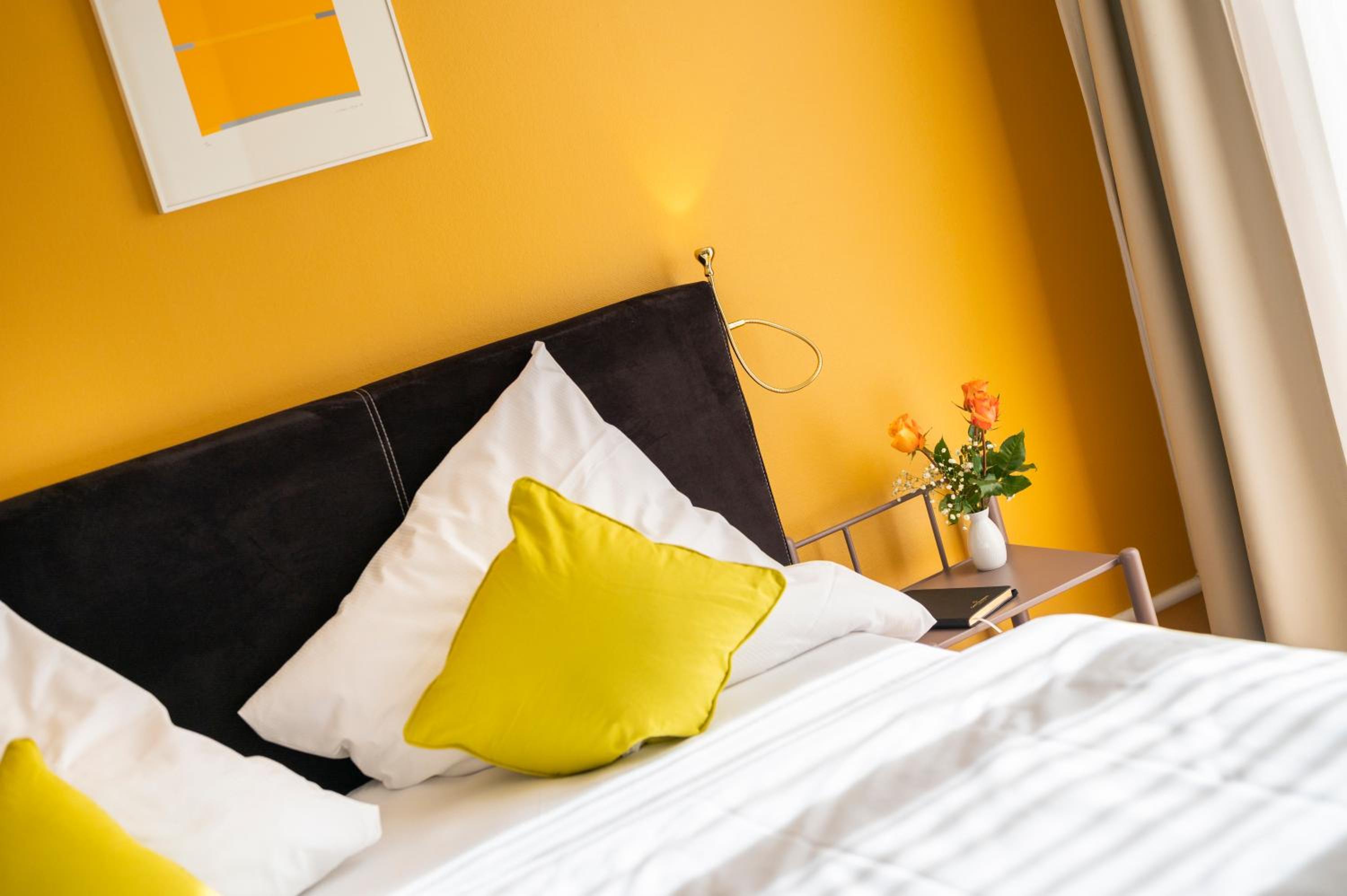 Double Room with Balcony - Photo 6