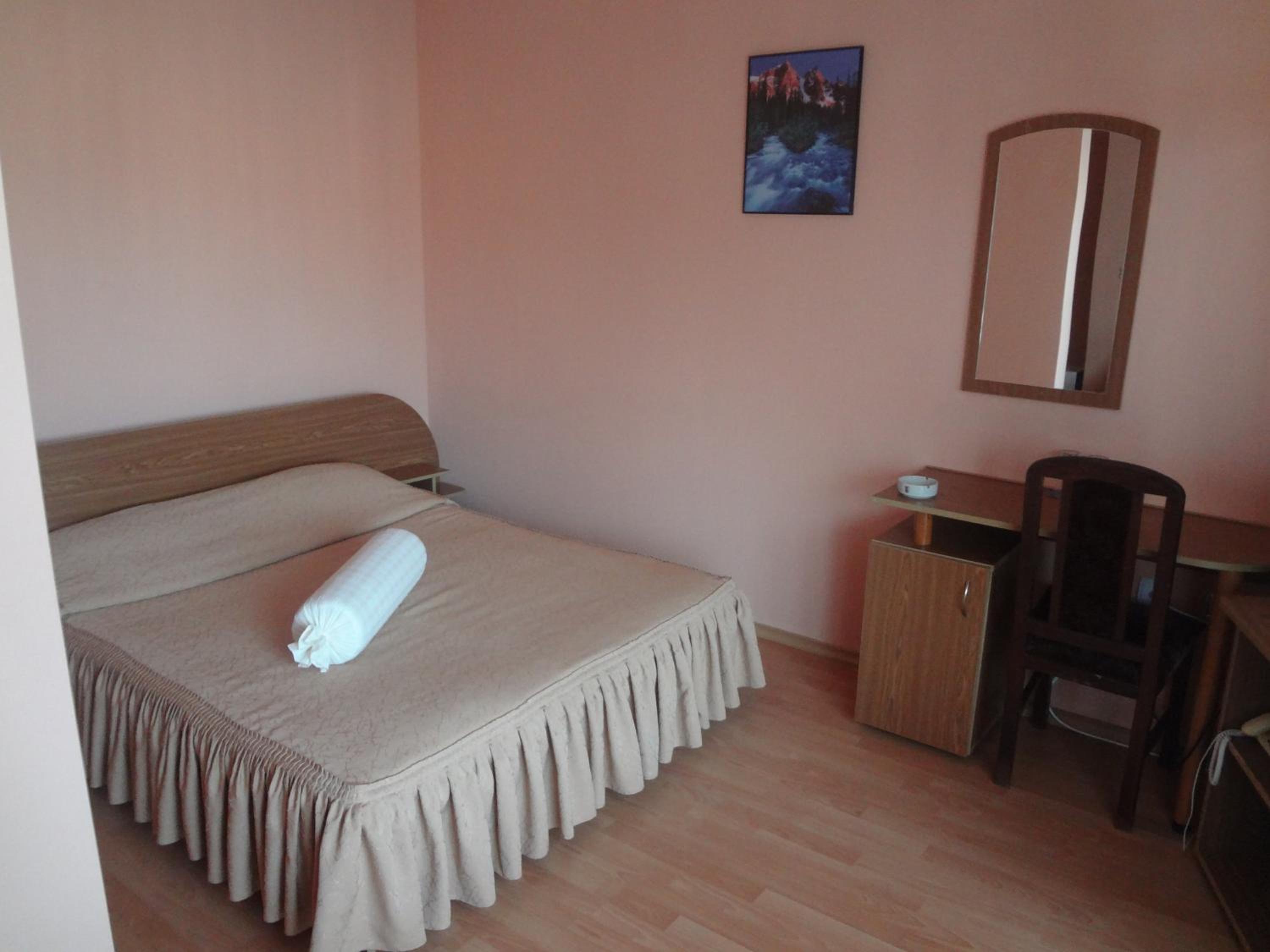 One-Bedroom Suite with Balcony photo 2