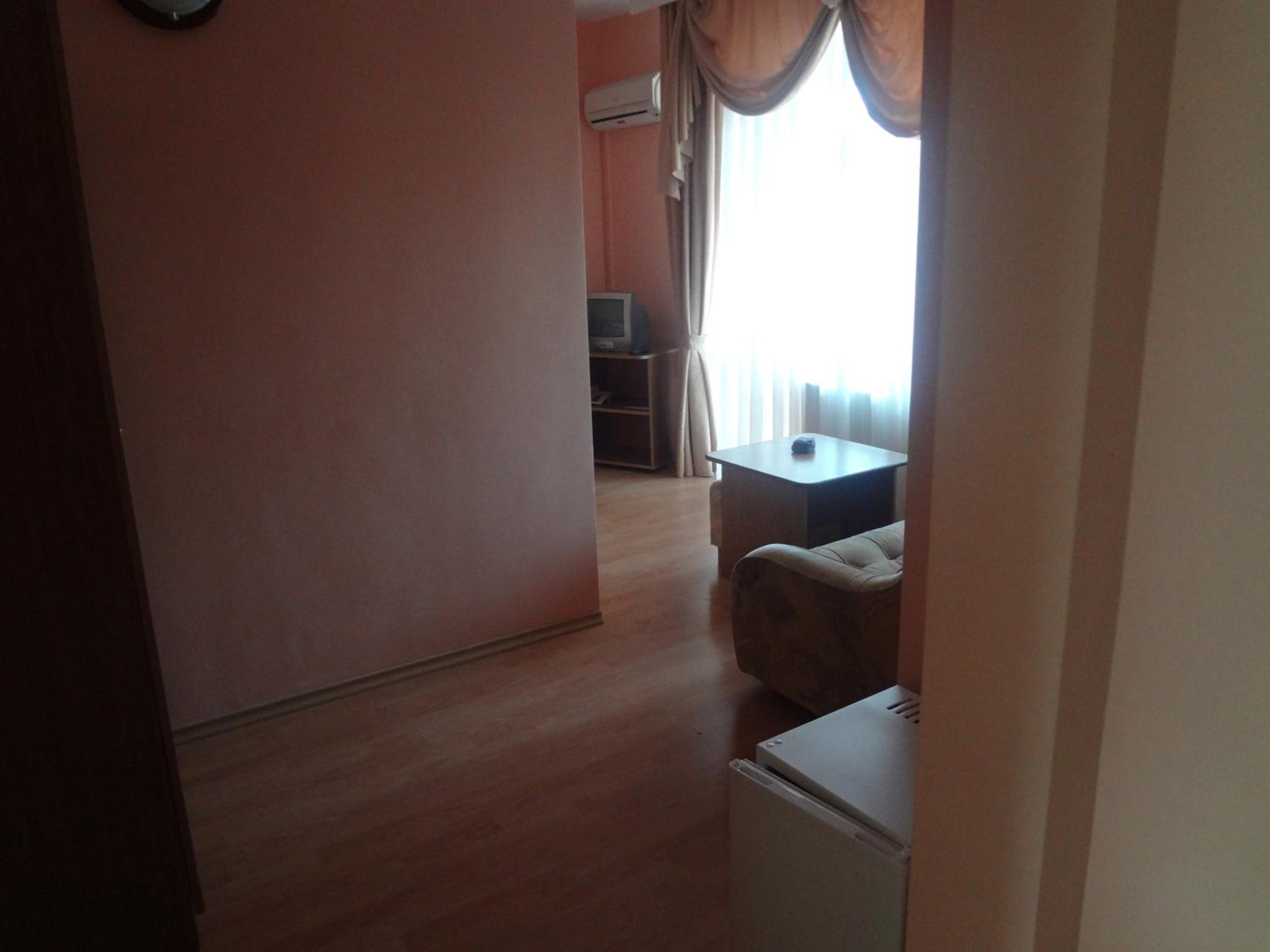 One-Bedroom Suite with Balcony photo 3