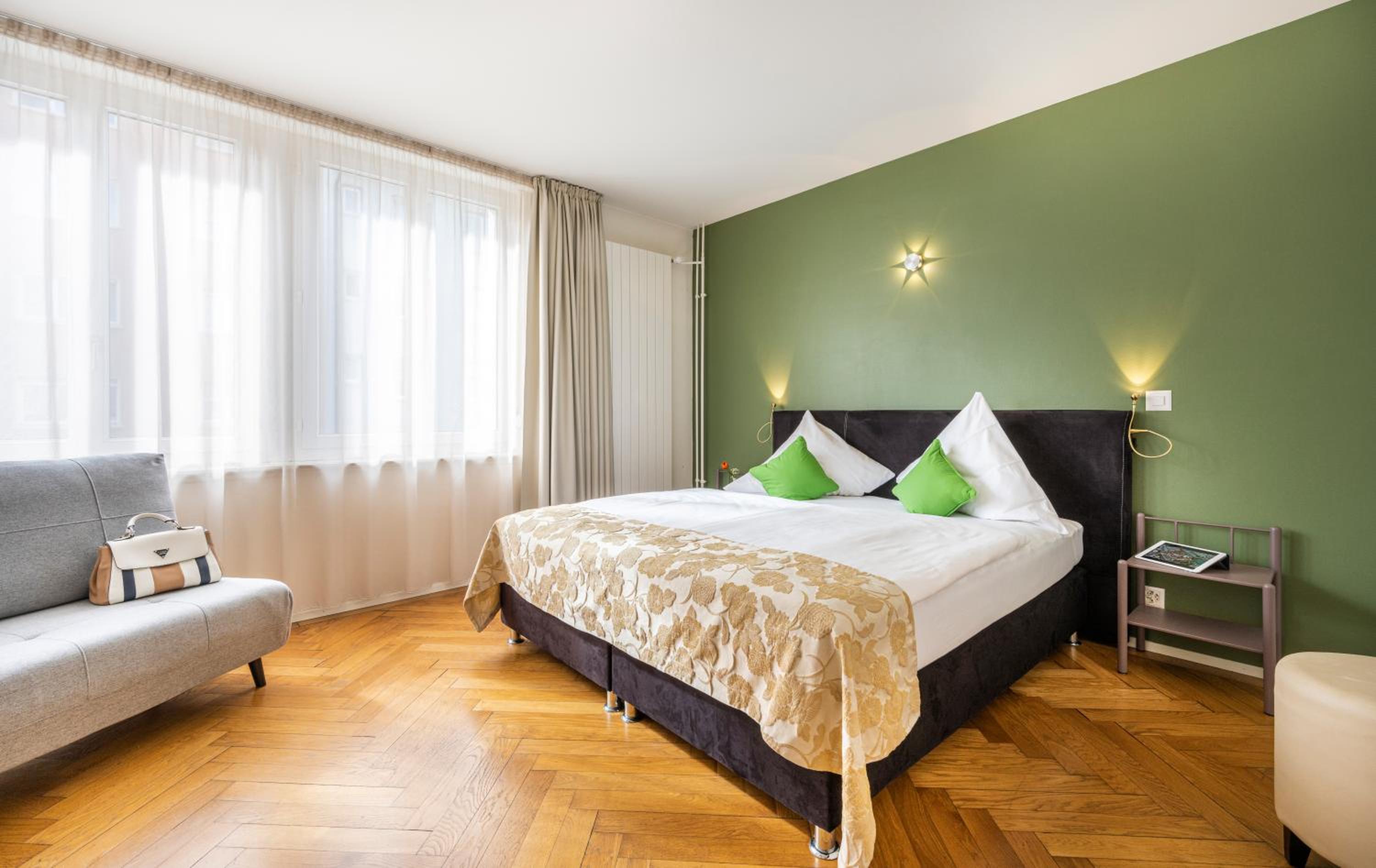 Double Room - Photo 7