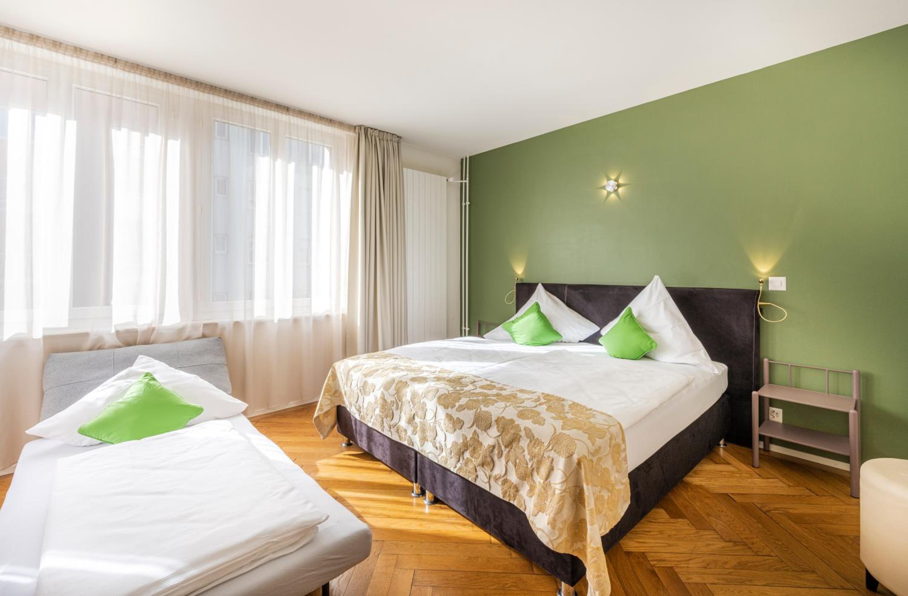 Double Room - Photo 9