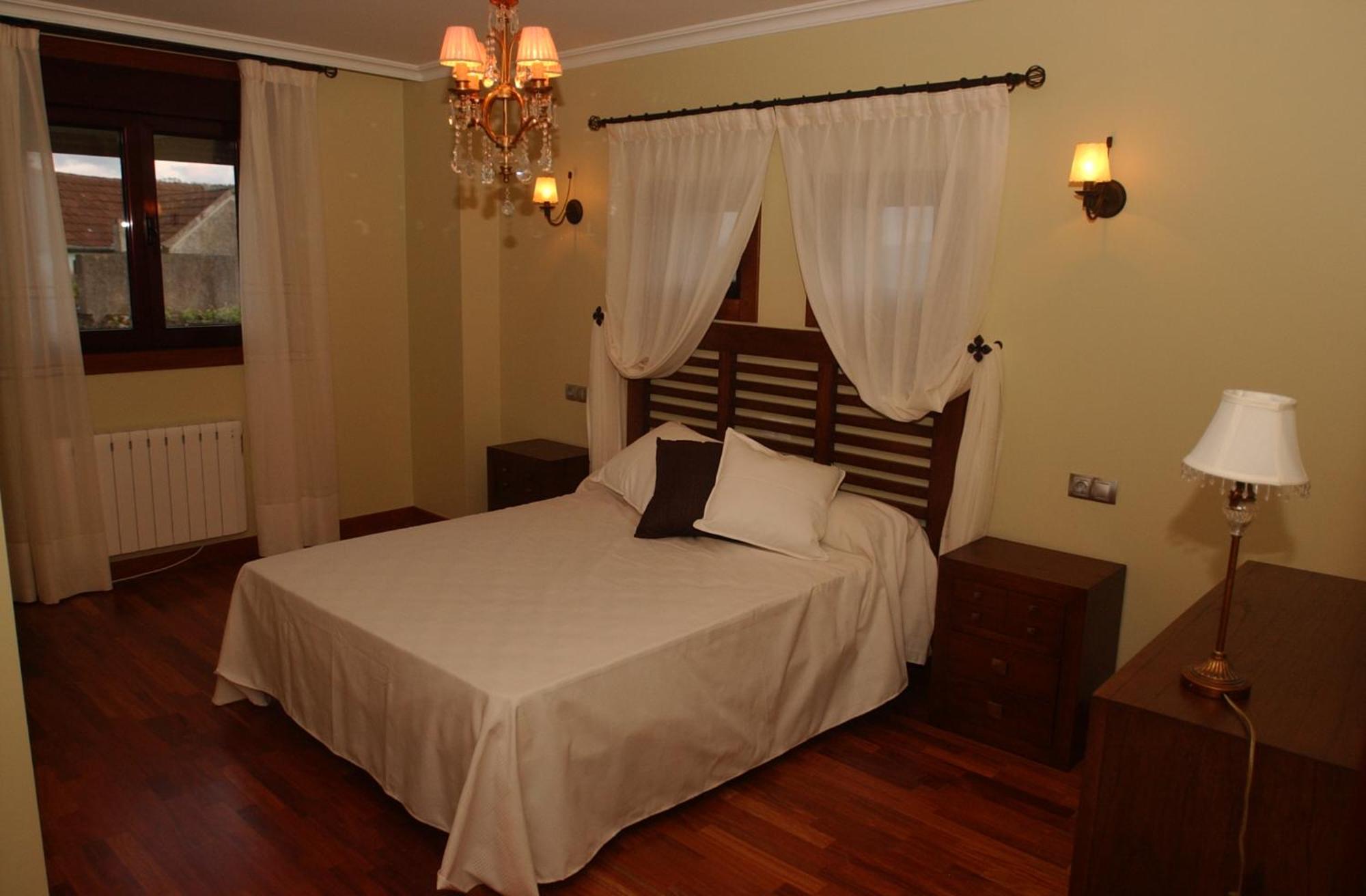 Five-Bedroom House photo 2